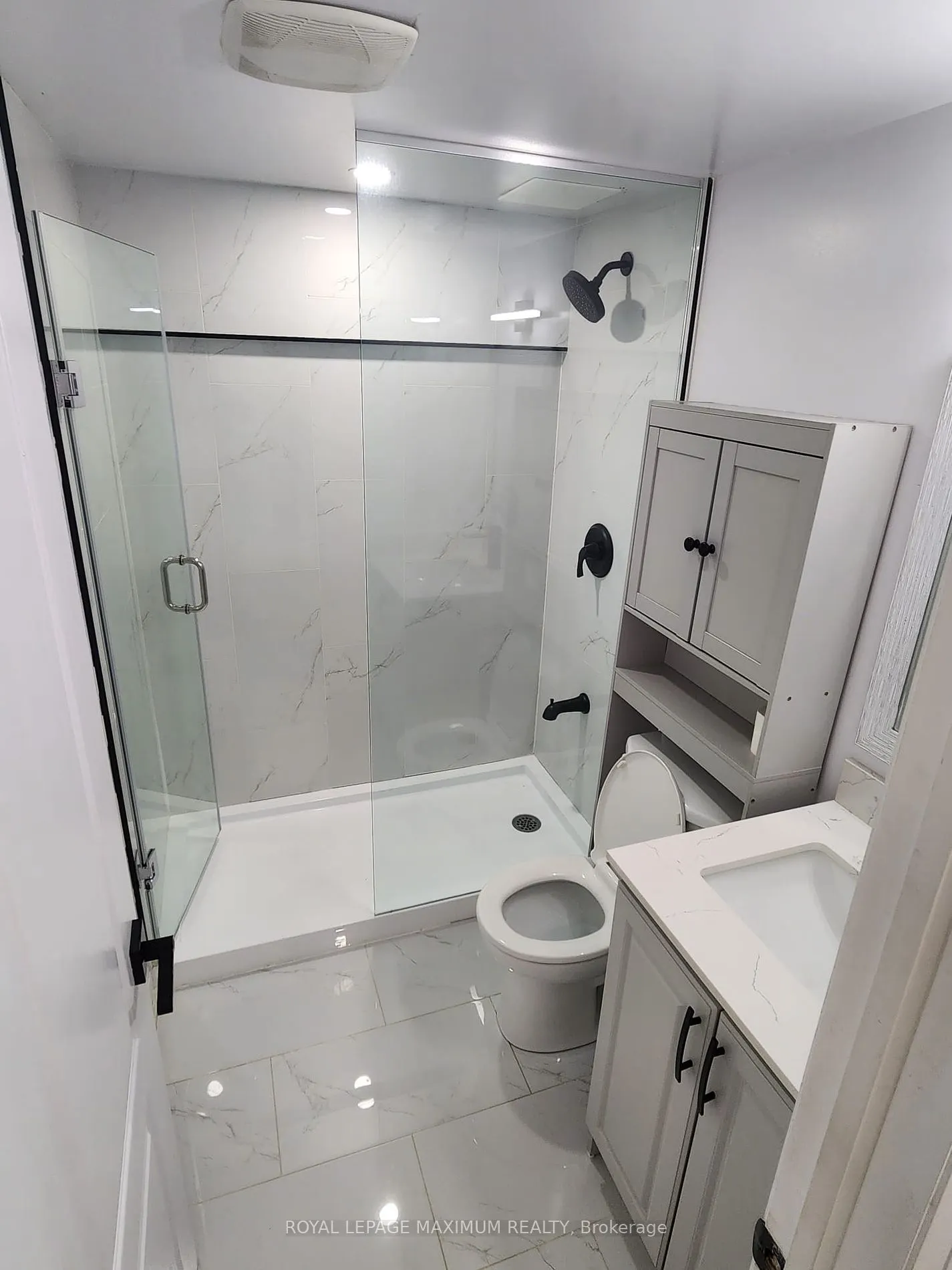 8 Lawrence Cres