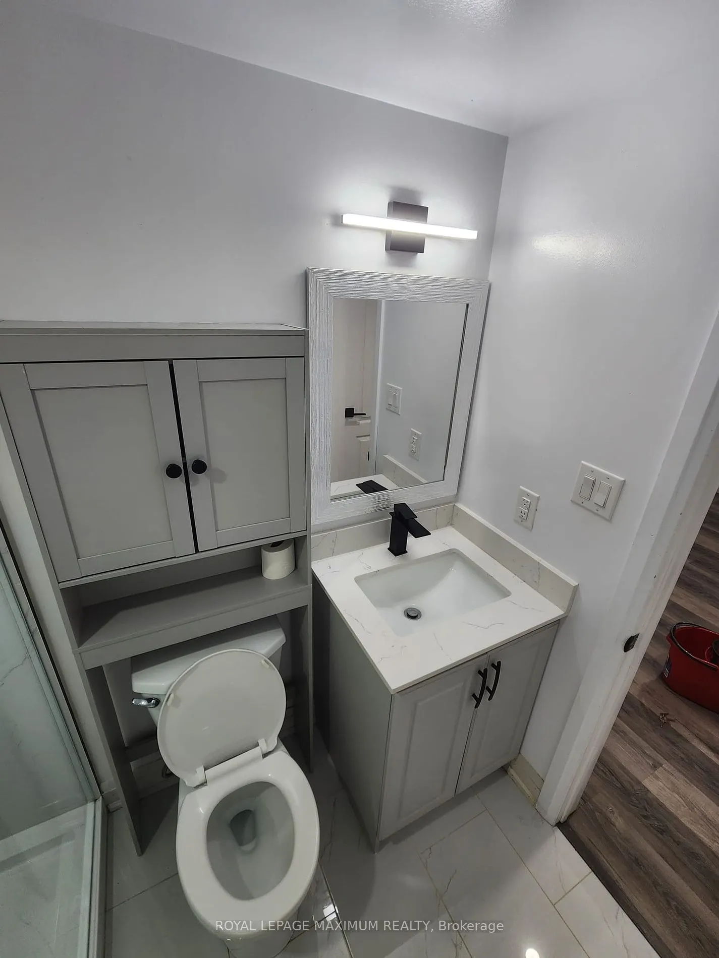 8 Lawrence Cres