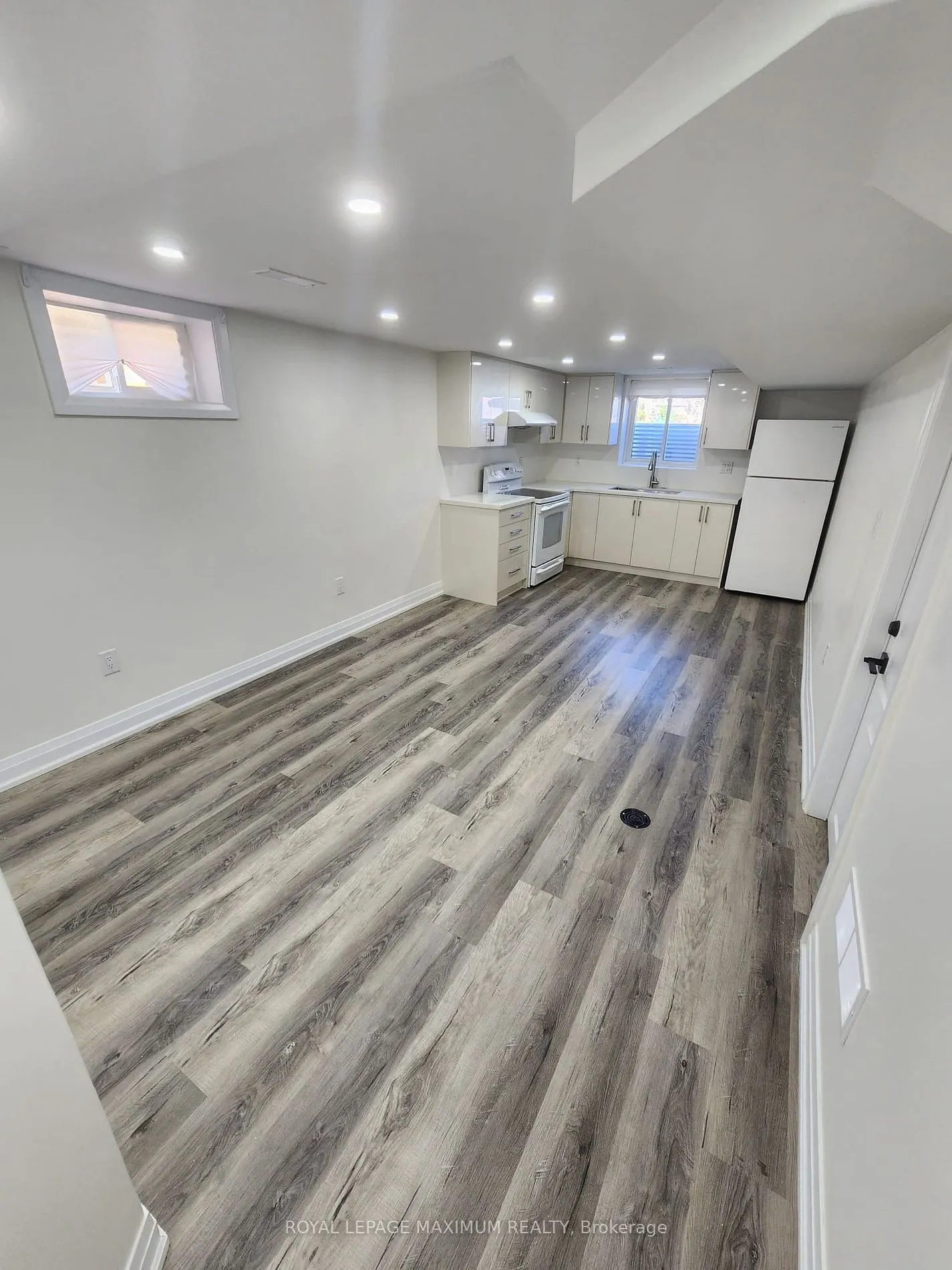 8 Lawrence Cres