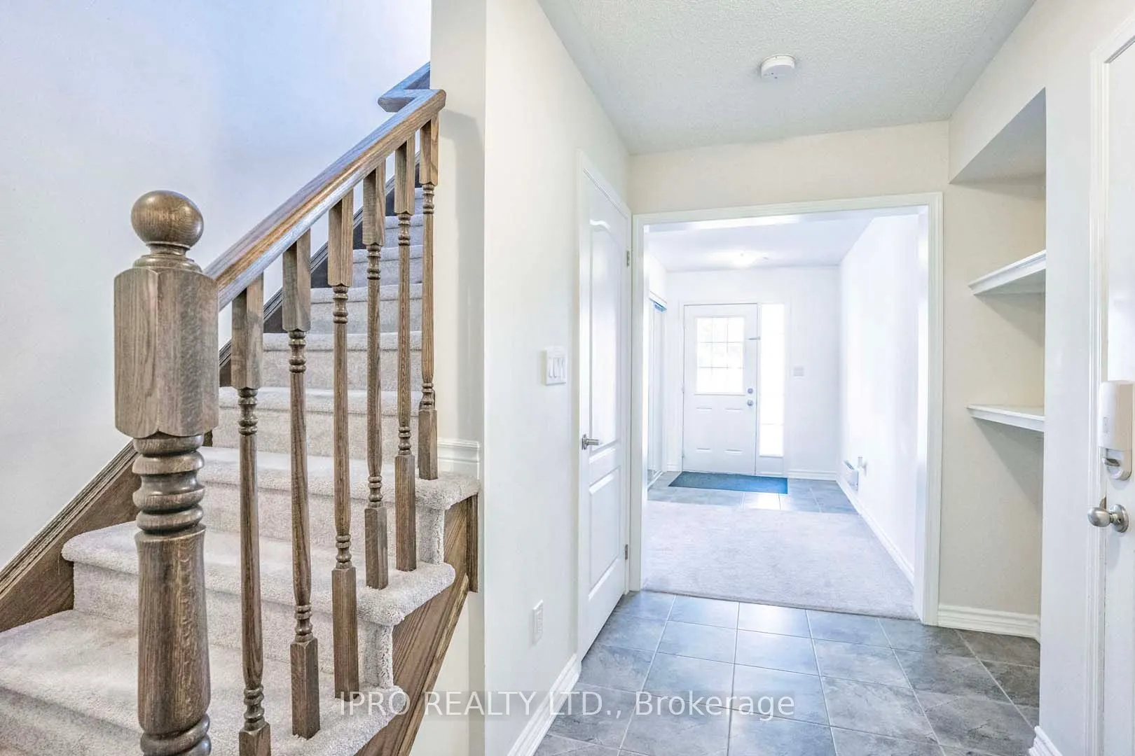 1541 Gainer Cres