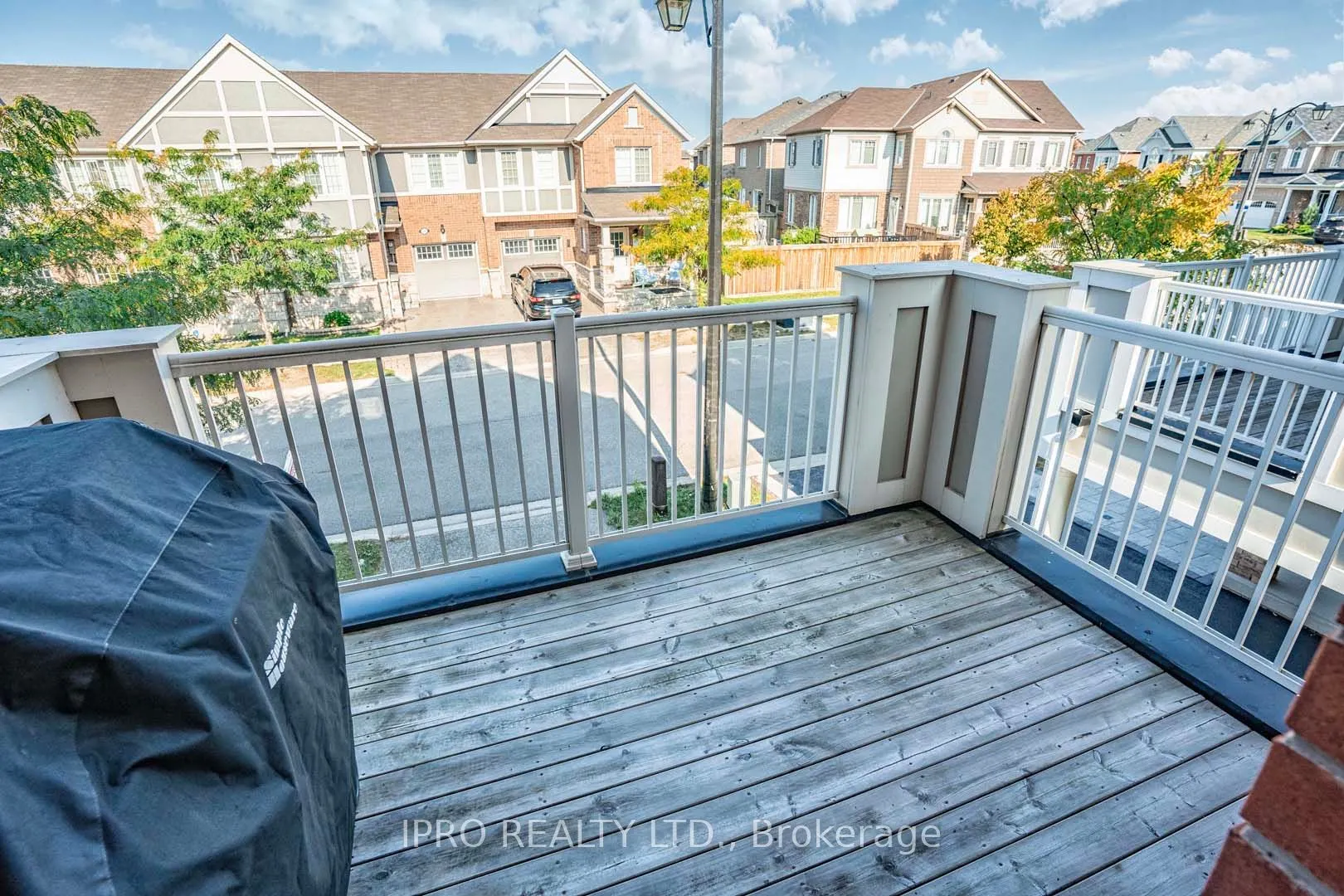 1541 Gainer Cres