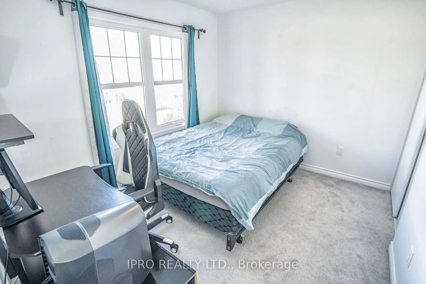 1541 Gainer Cres