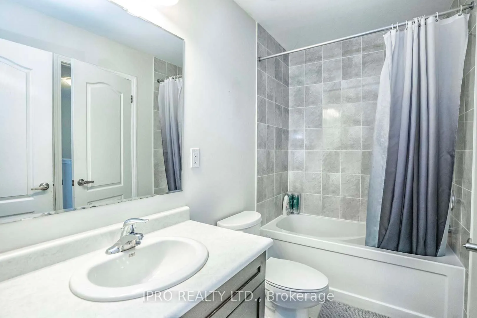 1541 Gainer Cres