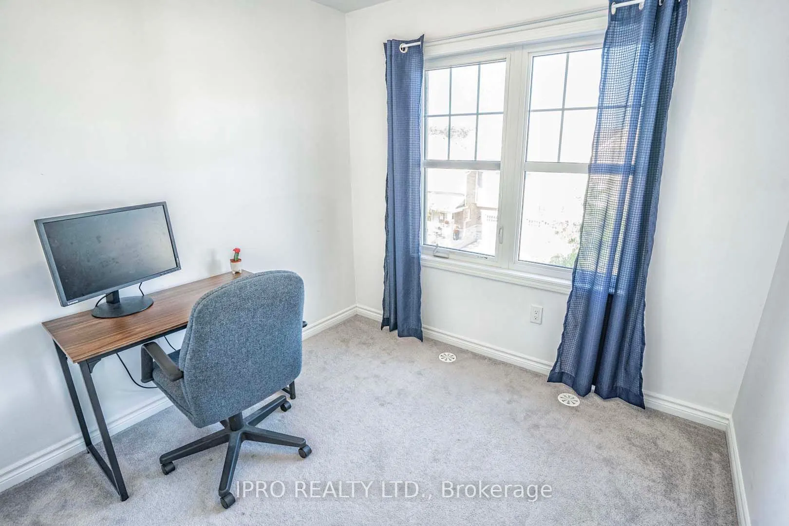 1541 Gainer Cres