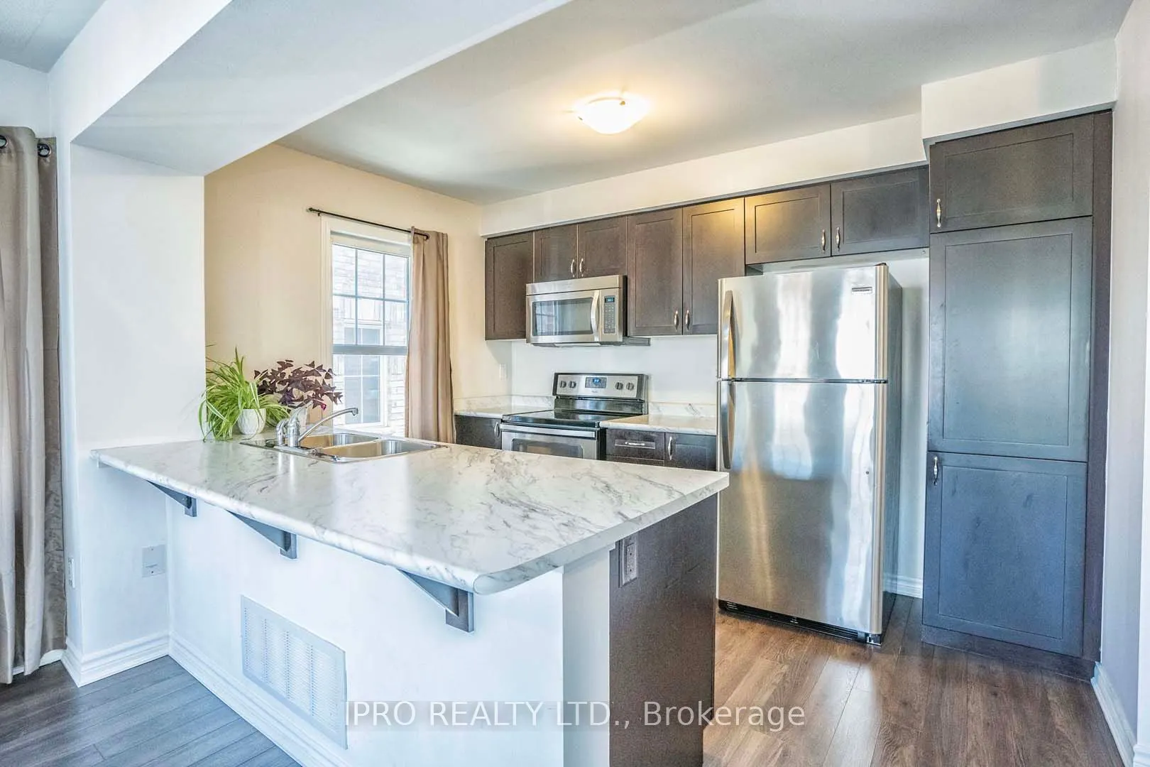 1541 Gainer Cres