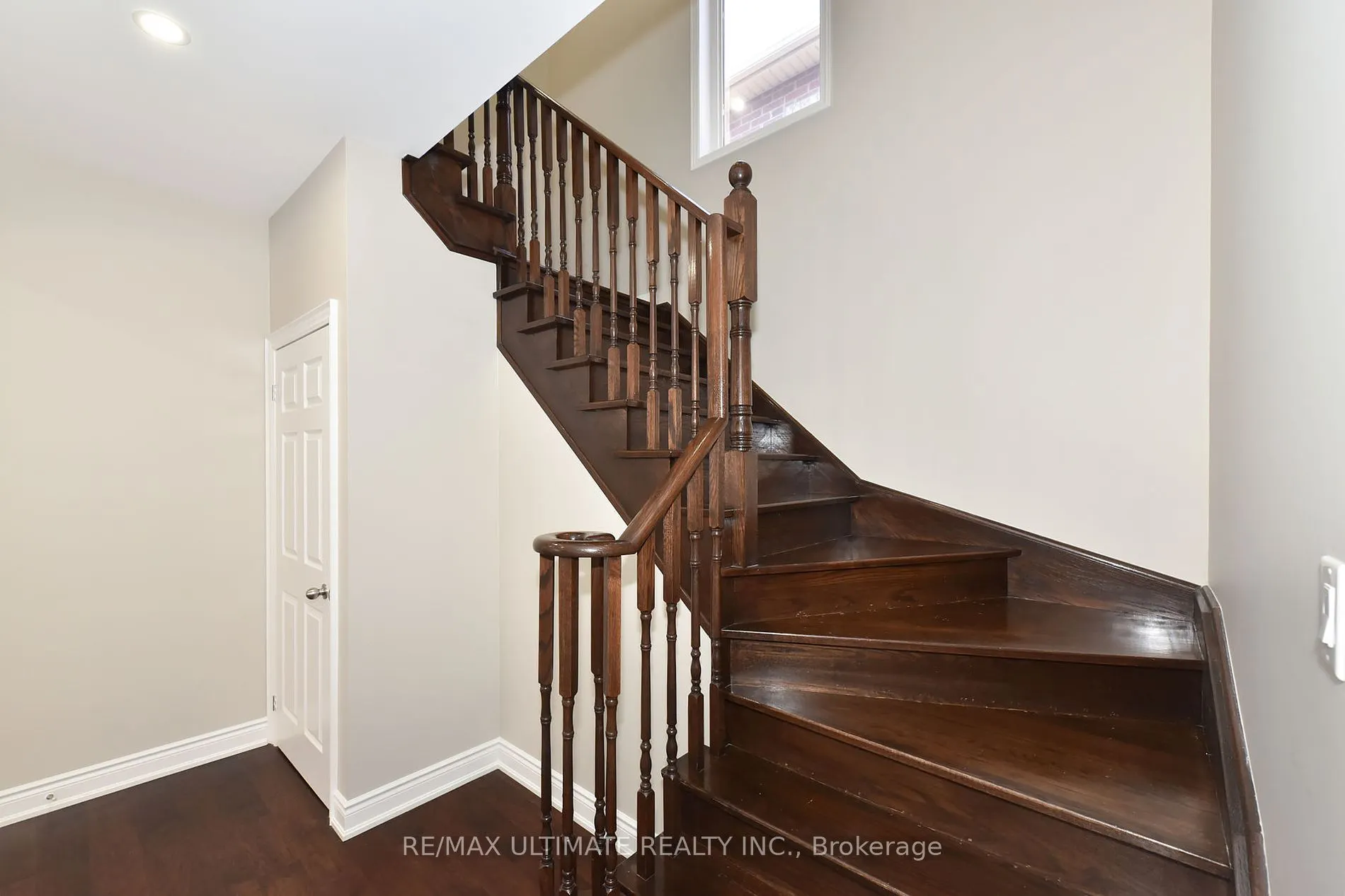 27 La Roche Ave