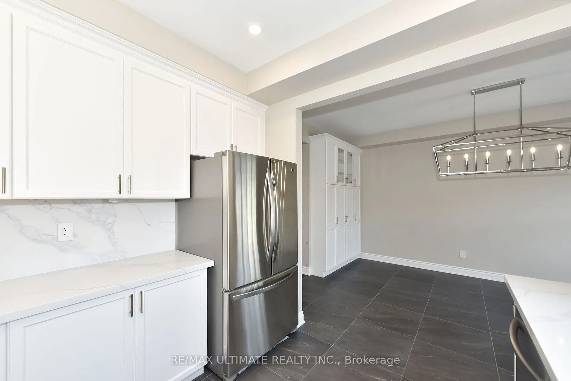 27 La Roche Ave
