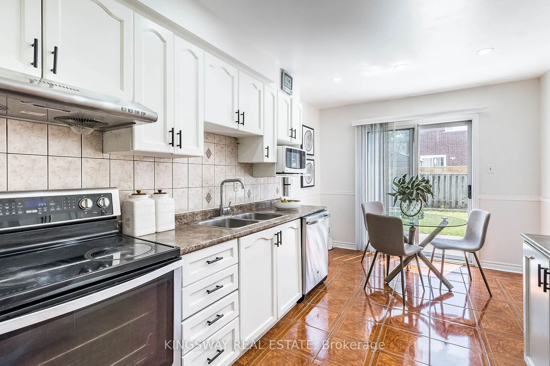 21 Tralee St