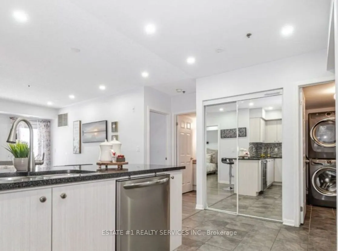 70 Baycliffe Cres, #106