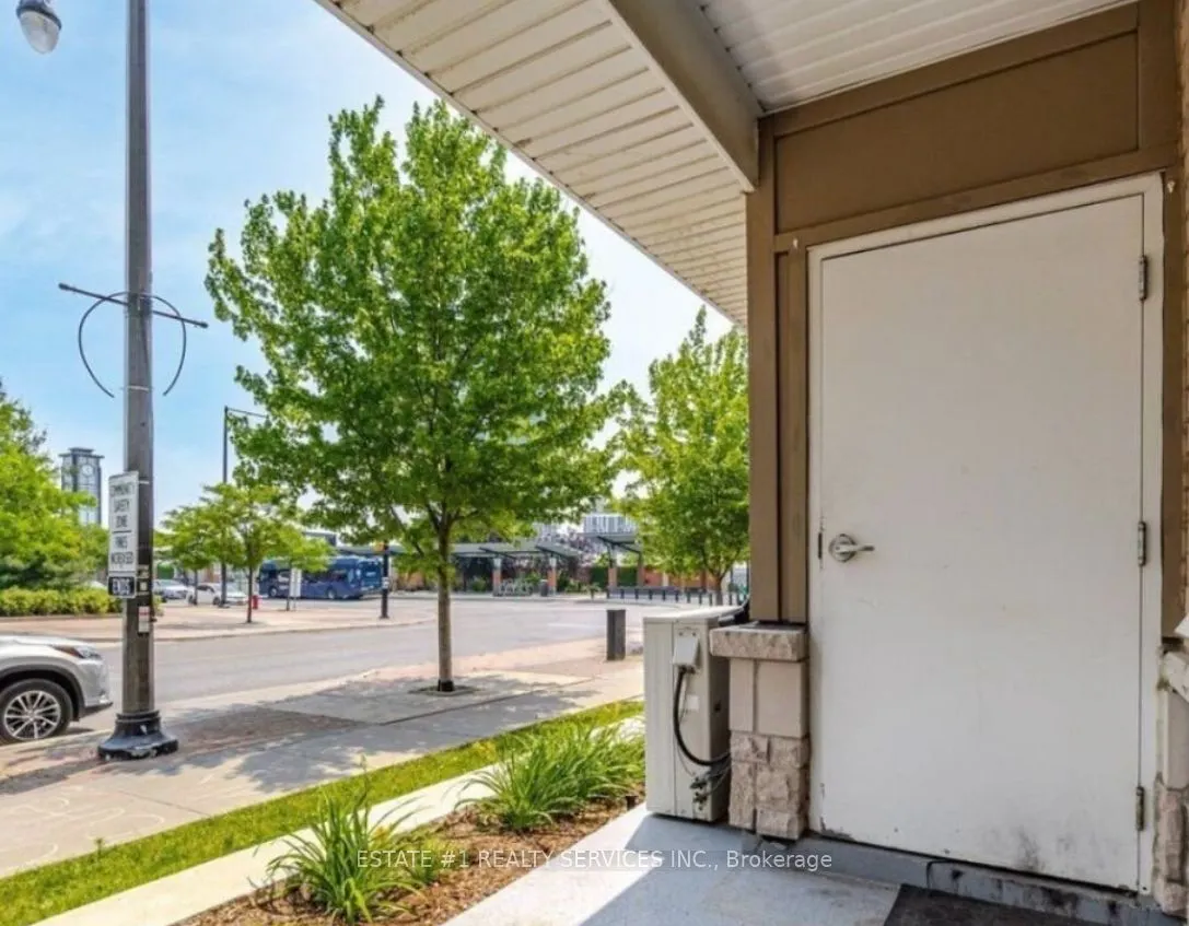 70 Baycliffe Cres, #106