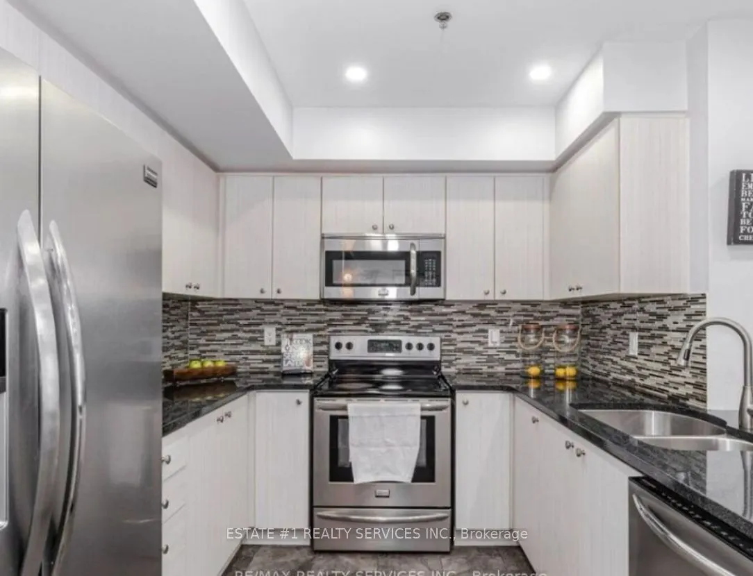 70 Baycliffe Cres, #106