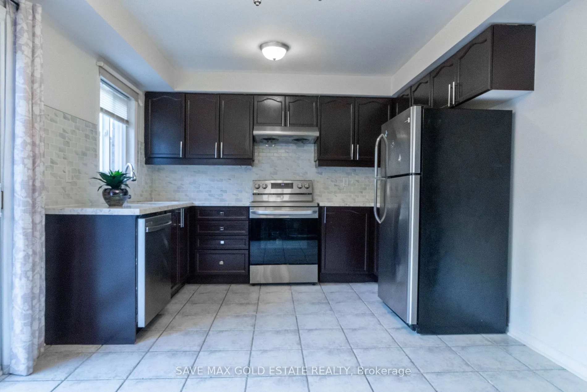 75 Saintsbury Cres