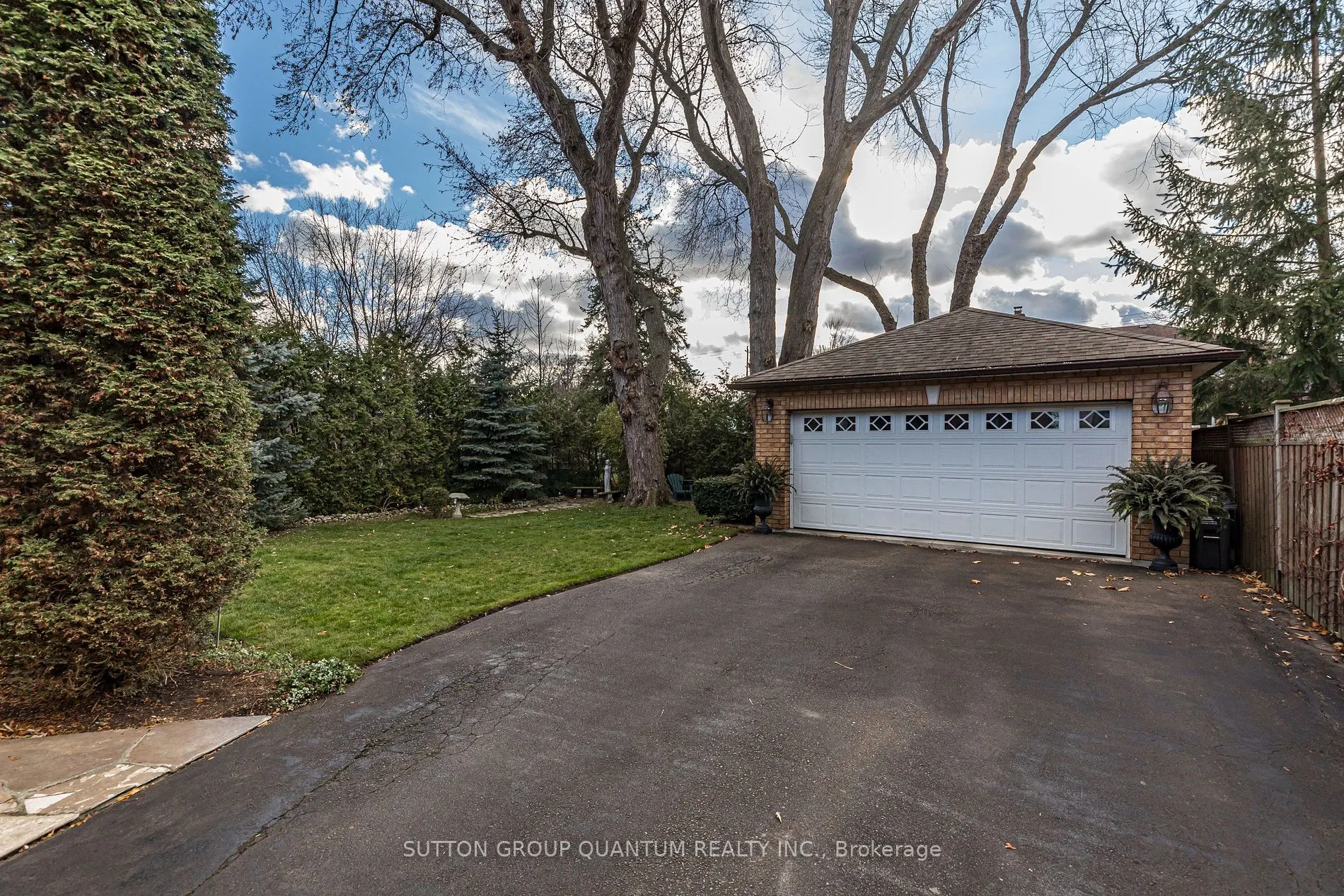 1486 Myron Dr