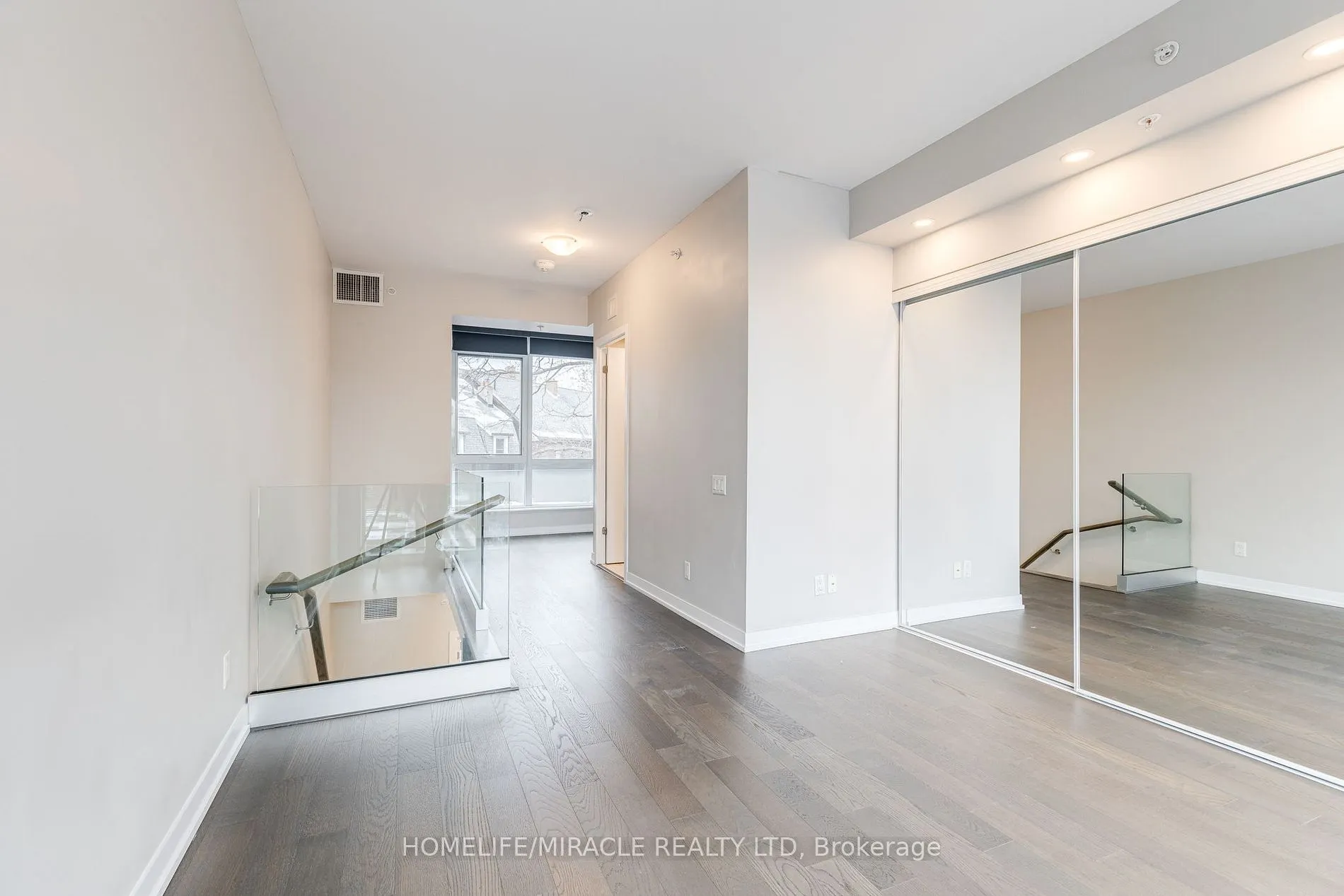 38 Howard Park Ave, #155
