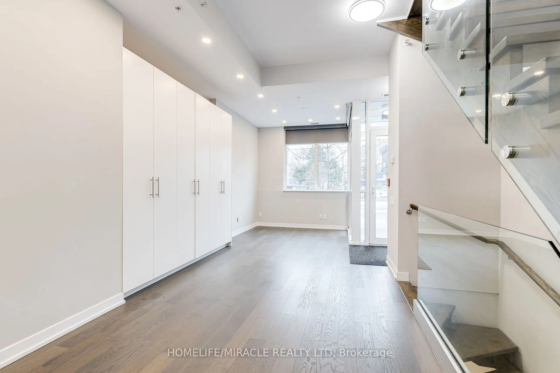 38 Howard Park Ave, #155