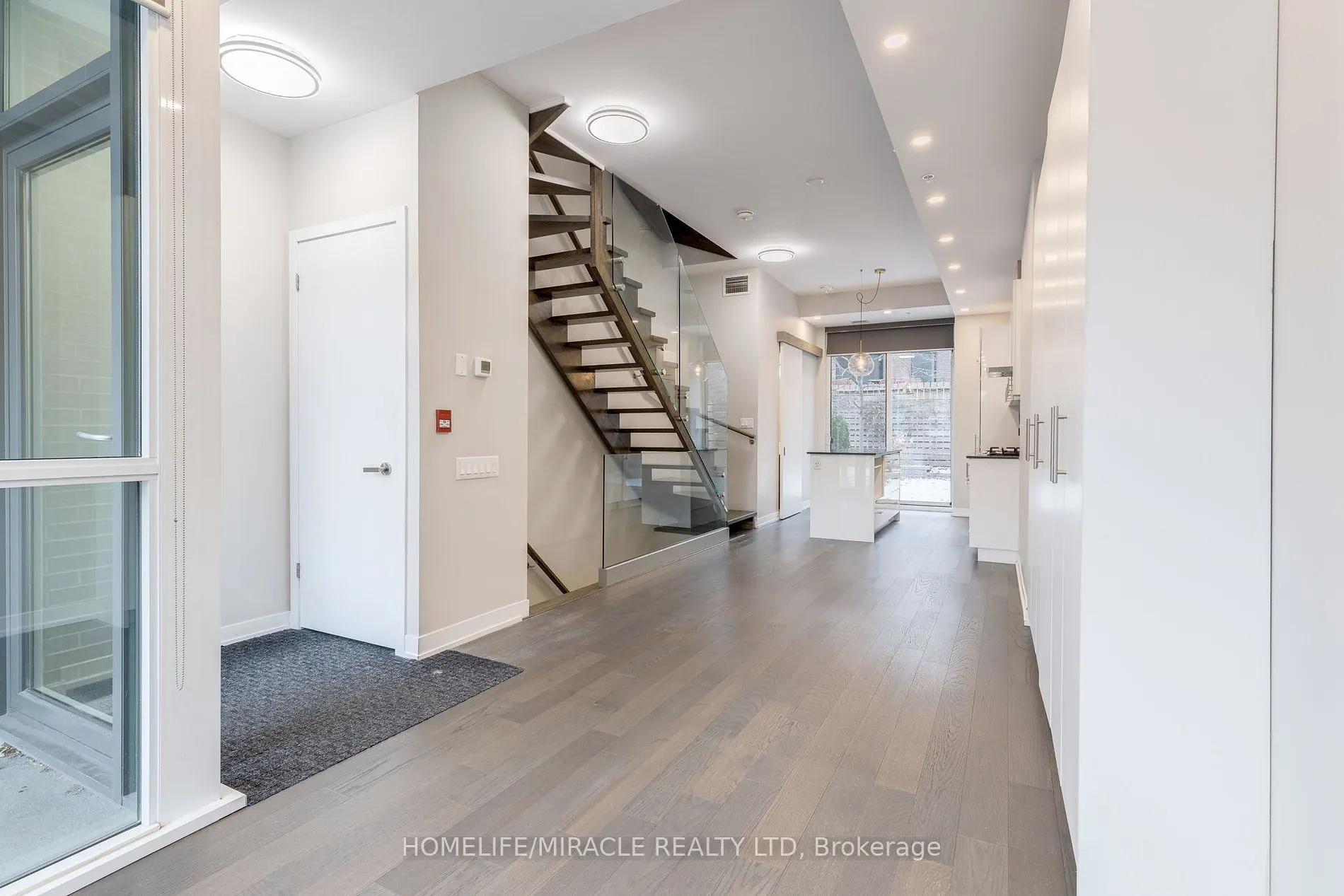 38 Howard Park Ave, #155