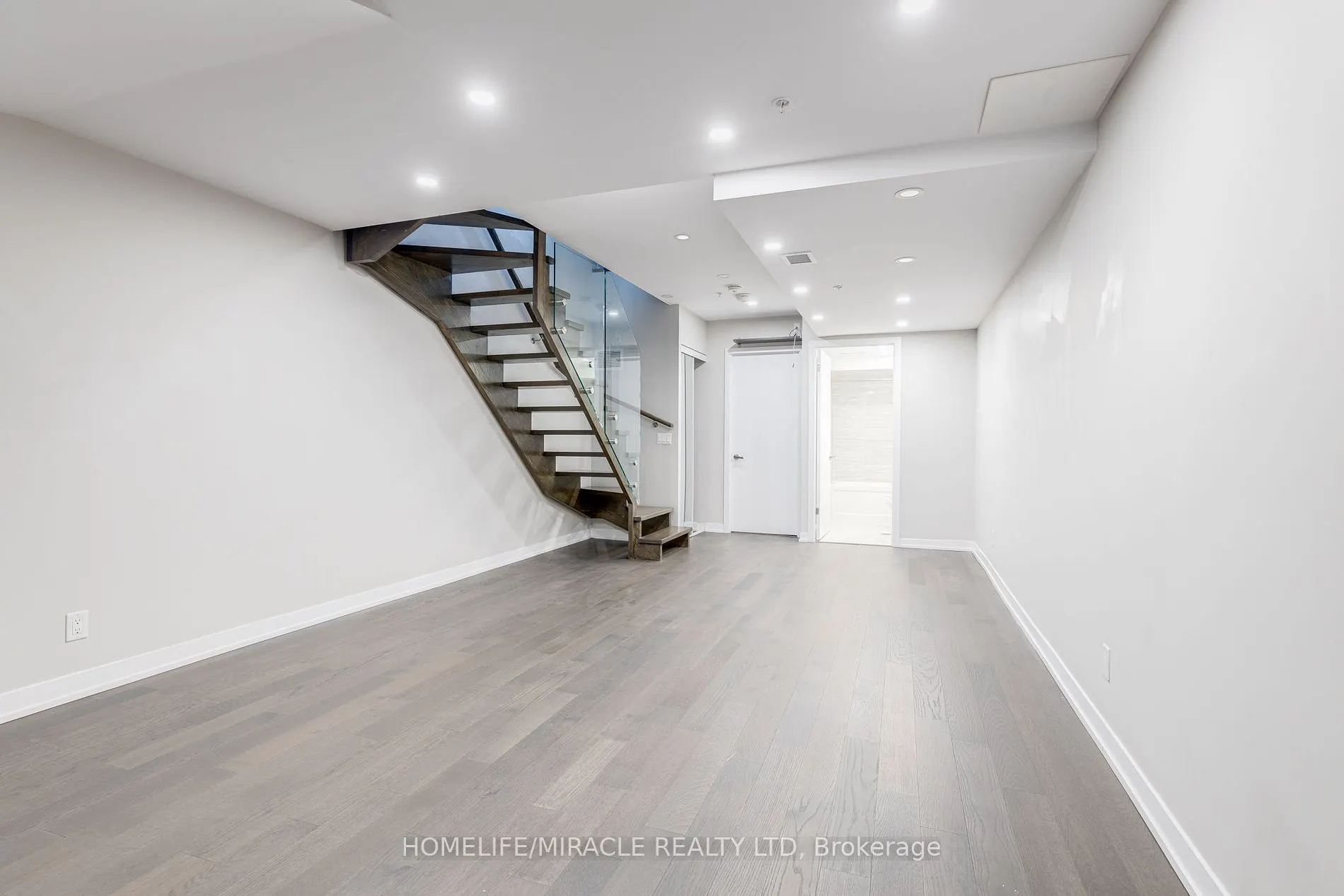 38 Howard Park Ave, #155