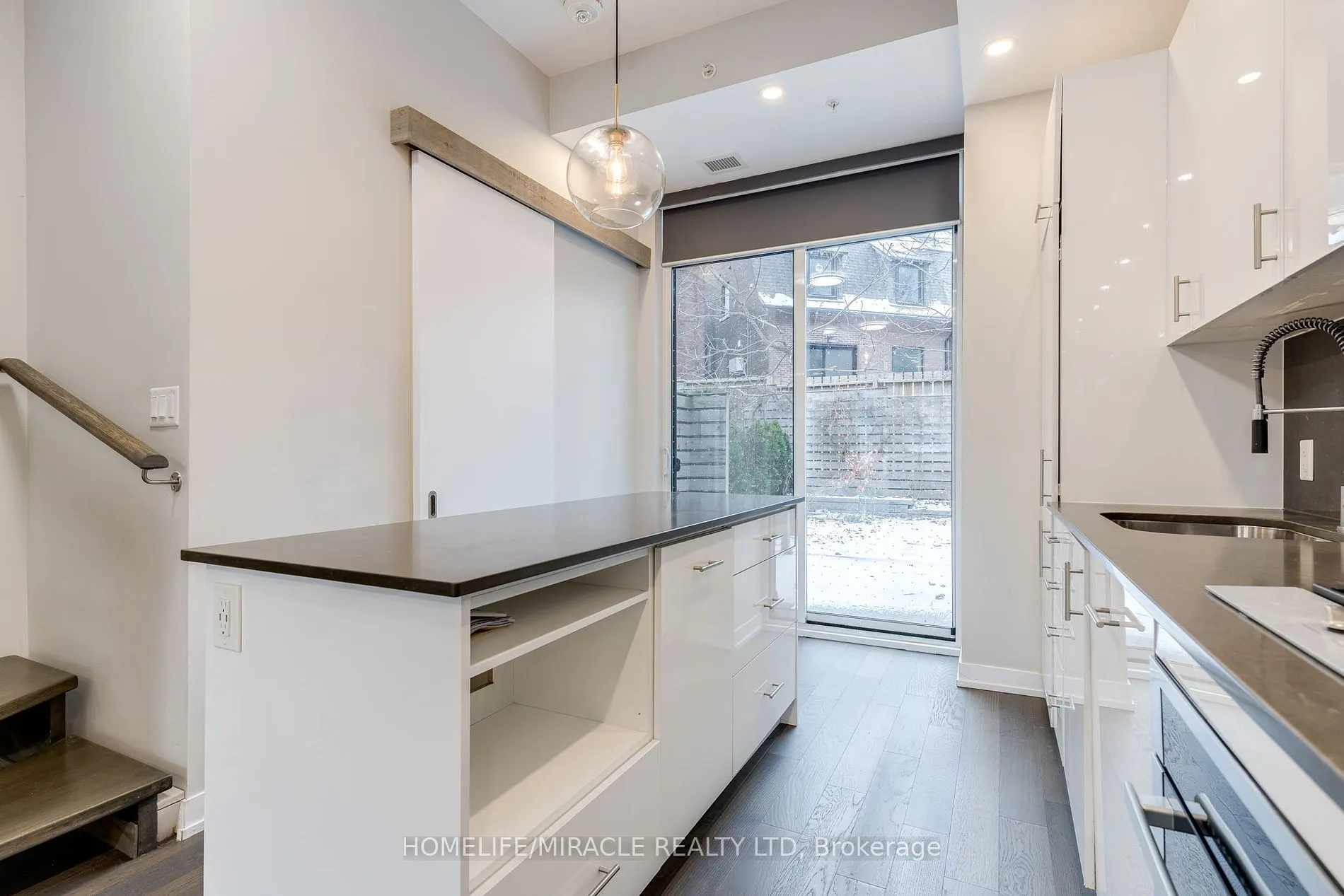 38 Howard Park Ave, #155