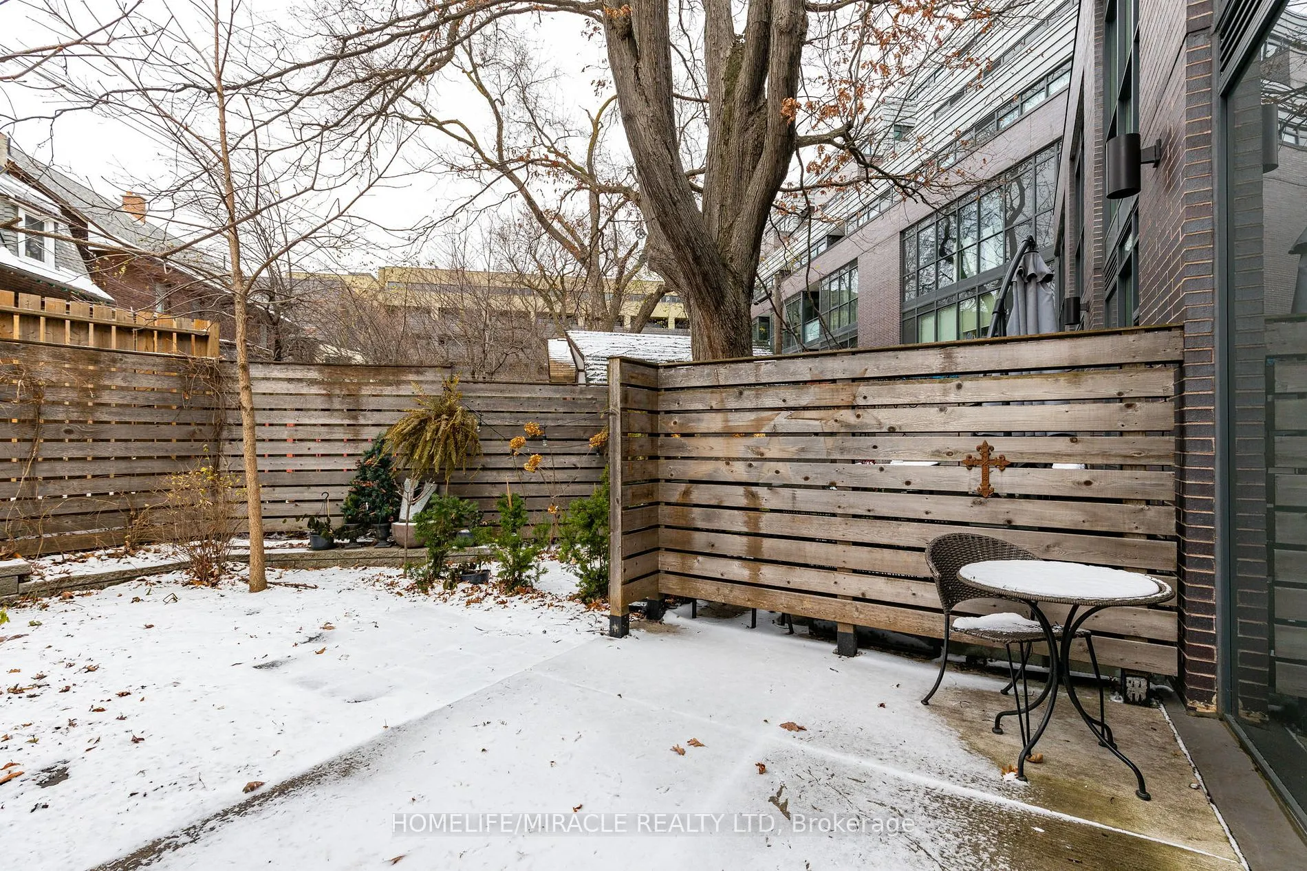 38 Howard Park Ave, #155