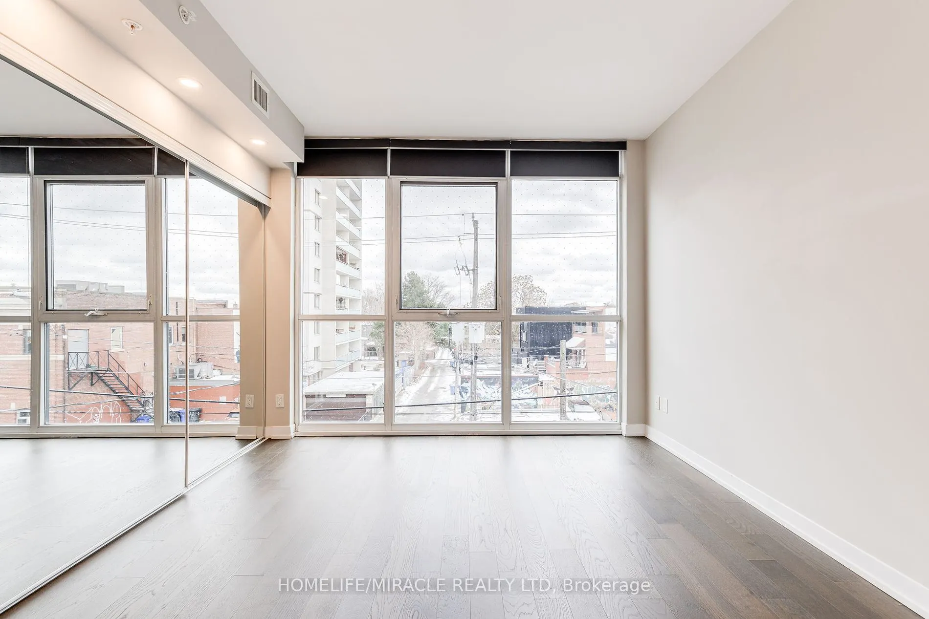 38 Howard Park Ave, #155