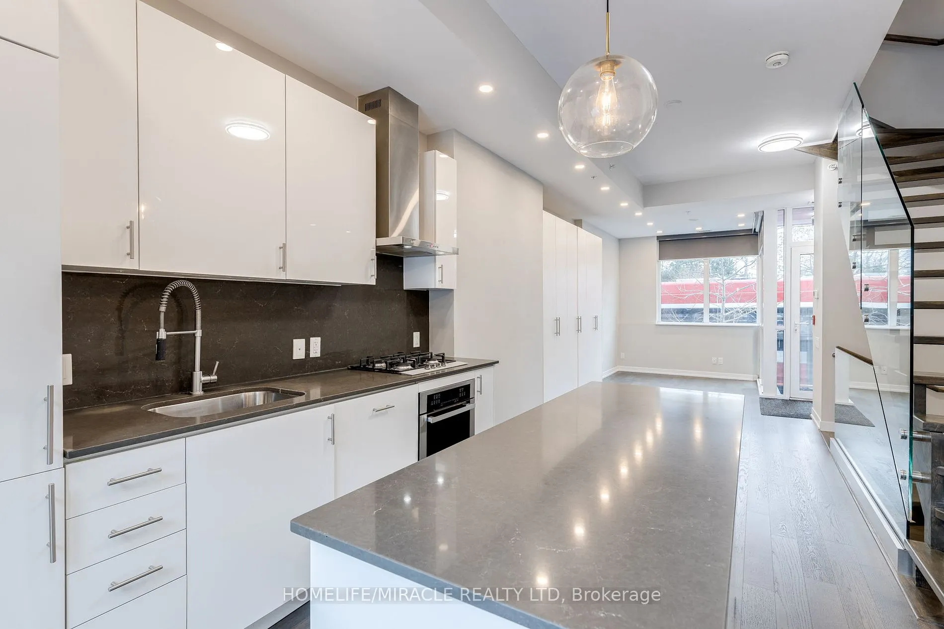 38 Howard Park Ave, #155