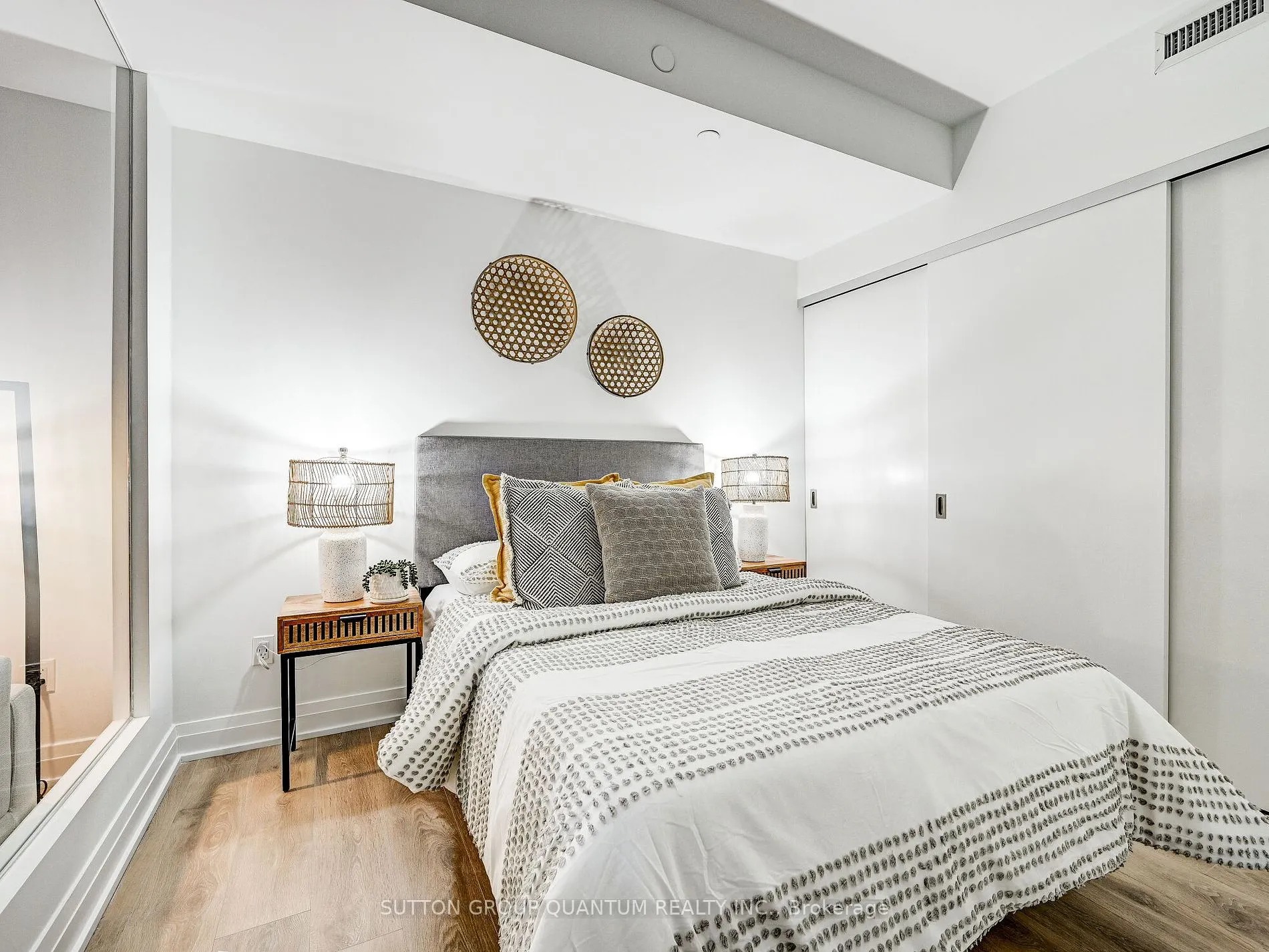 21 Park St E, #501