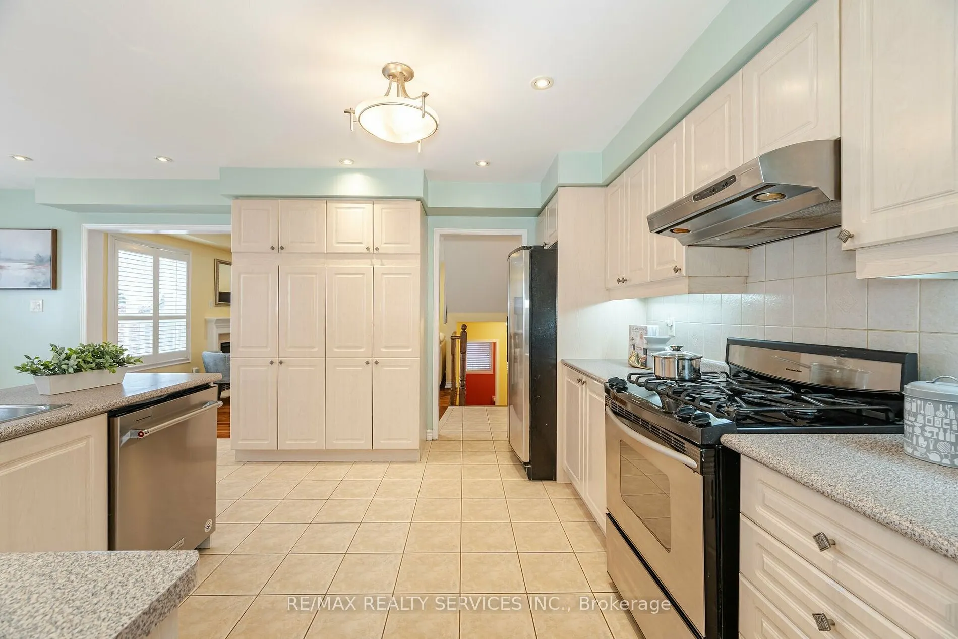 64 Edenbrook Hill Dr