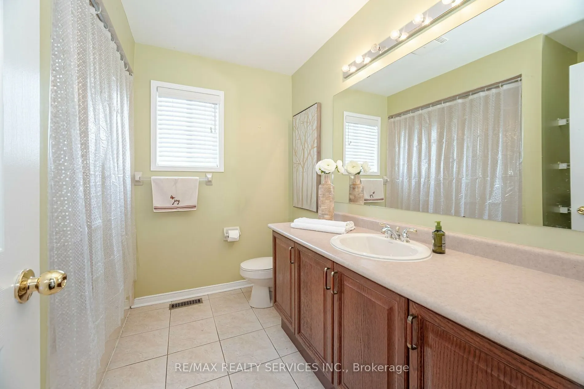 64 Edenbrook Hill Dr