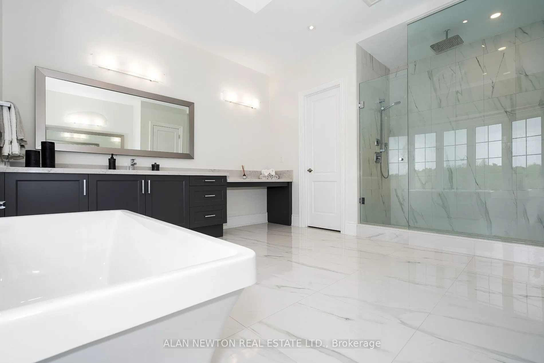 276 Amos Dr