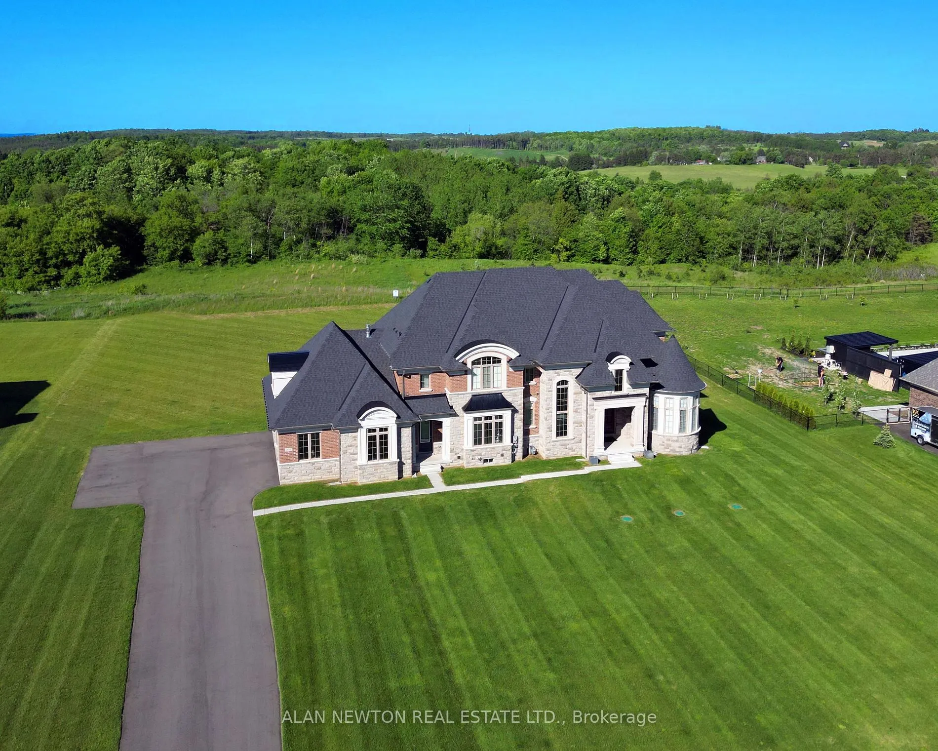 276 Amos Dr