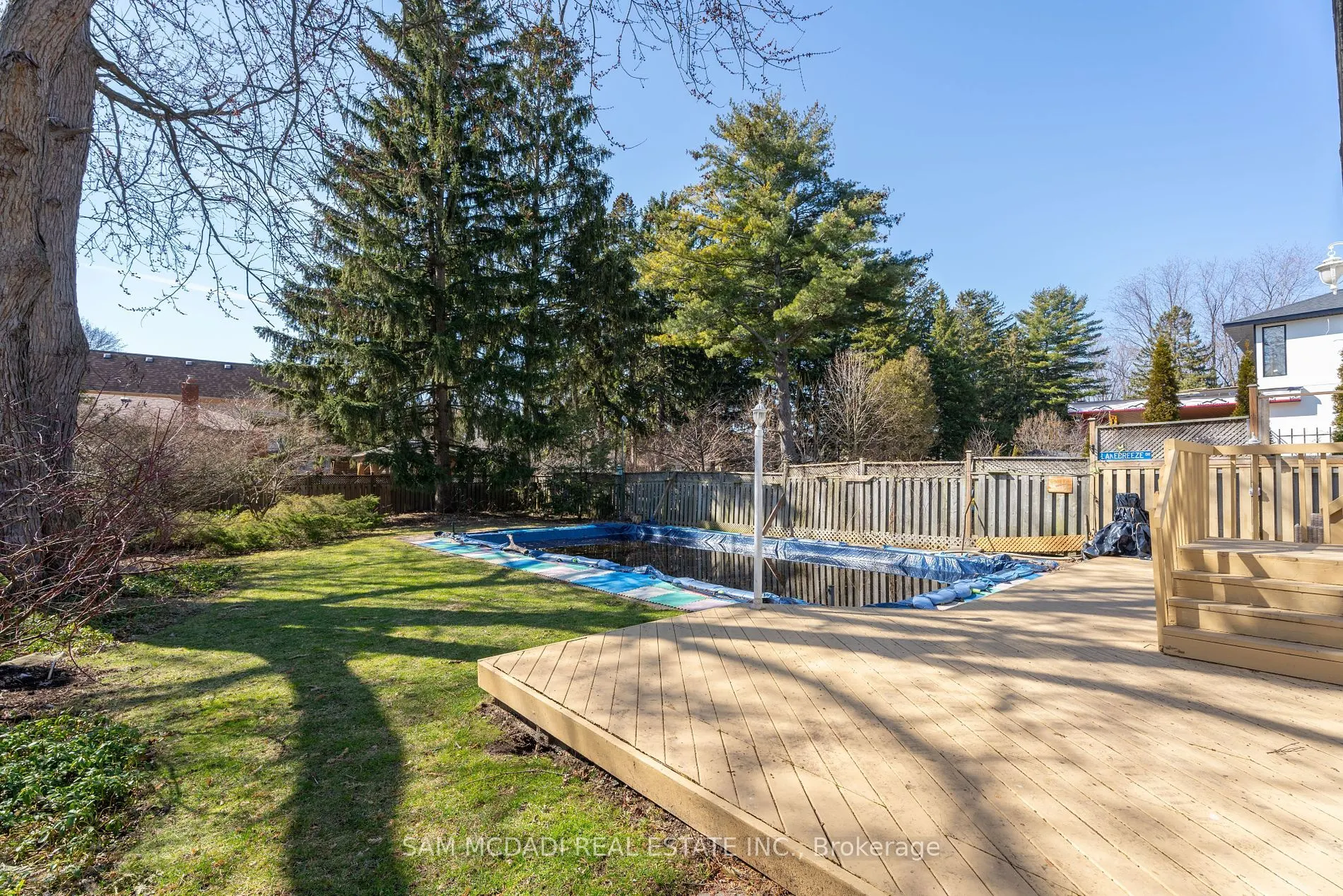 1218 Lakebreeze Dr