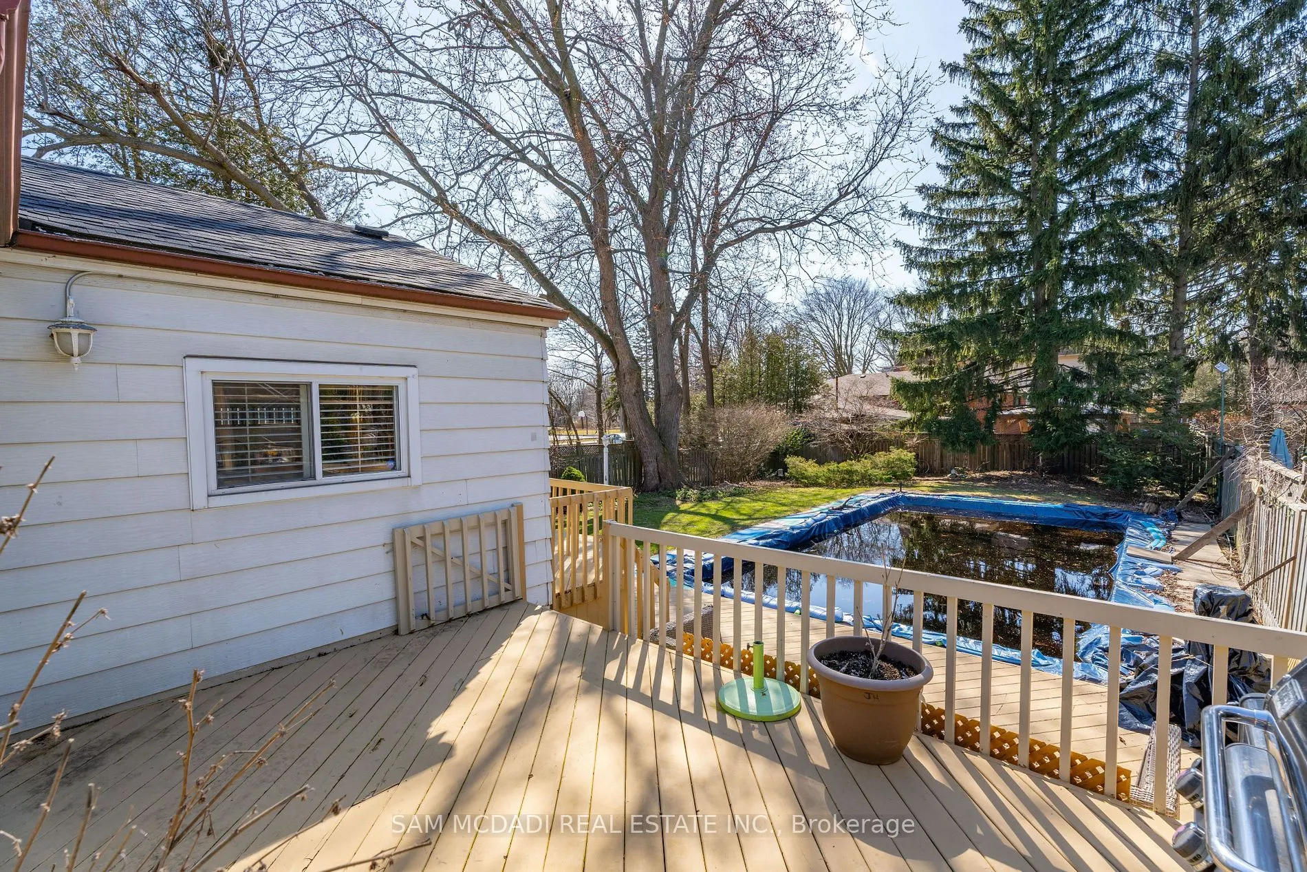 1218 Lakebreeze Dr