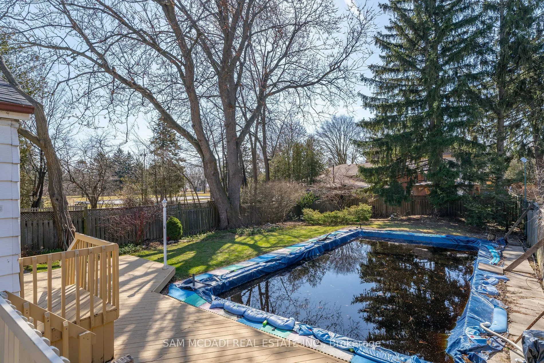 1218 Lakebreeze Dr