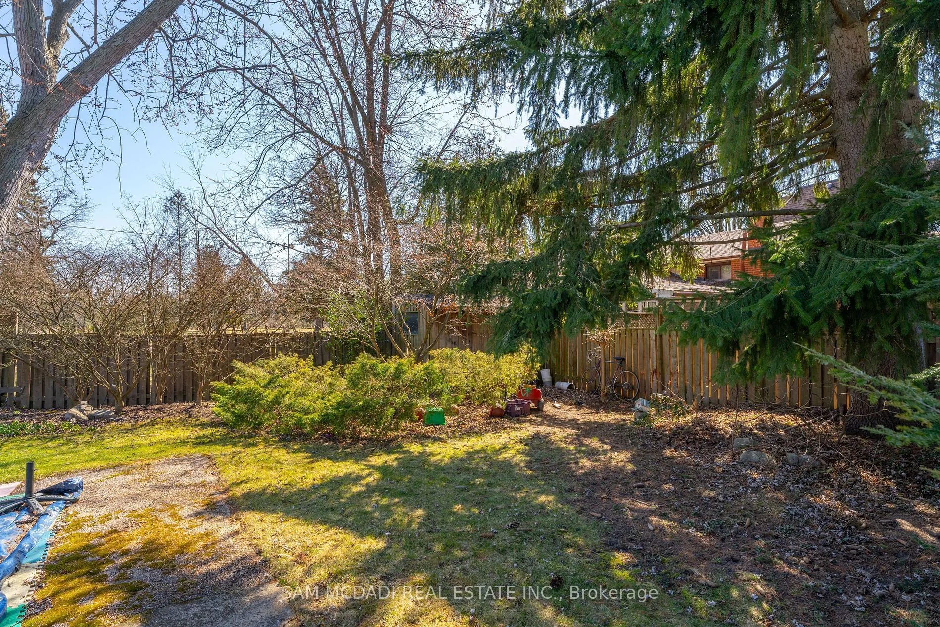1218 Lakebreeze Dr