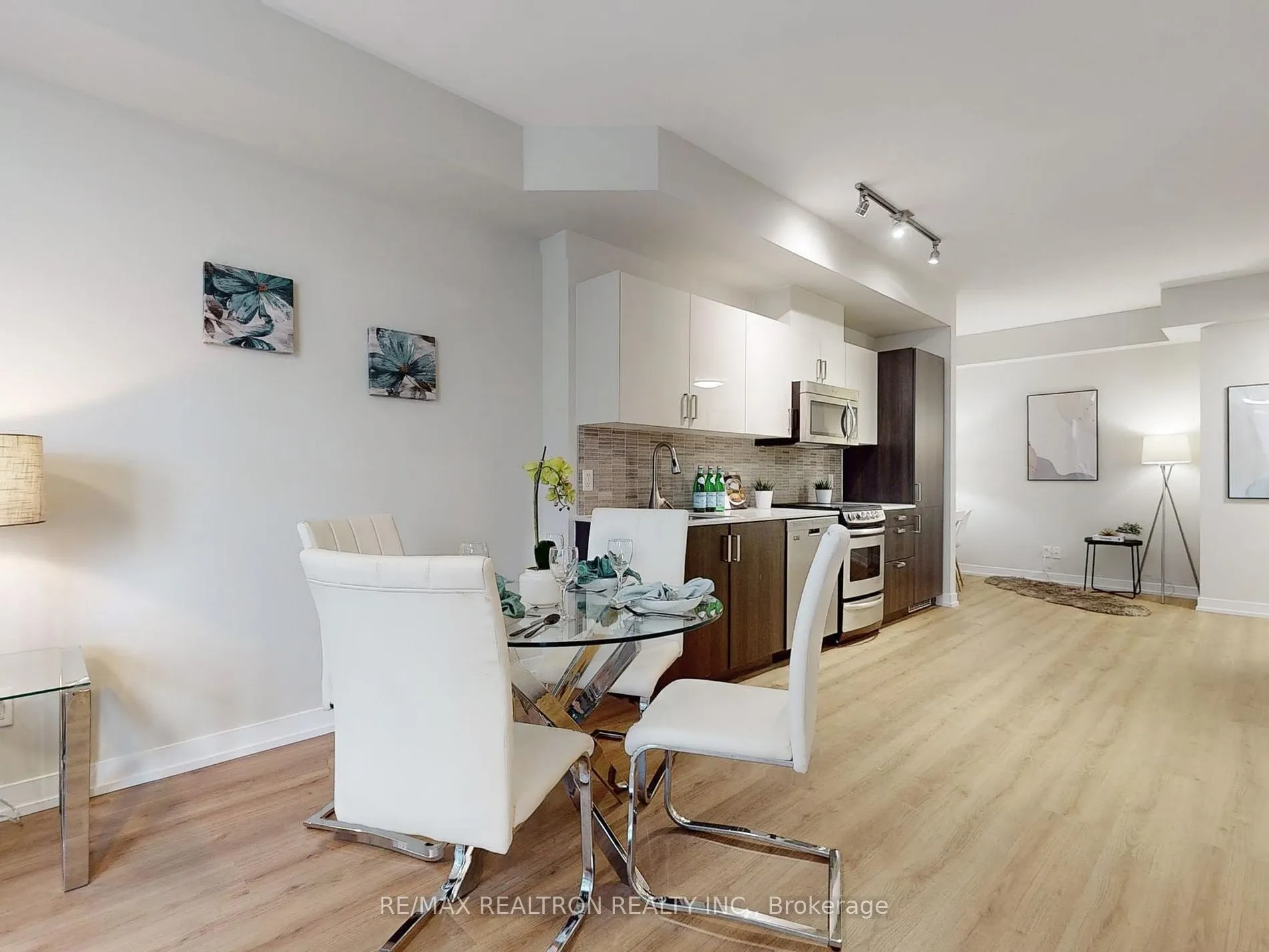 36 Howard Park Ave, #302