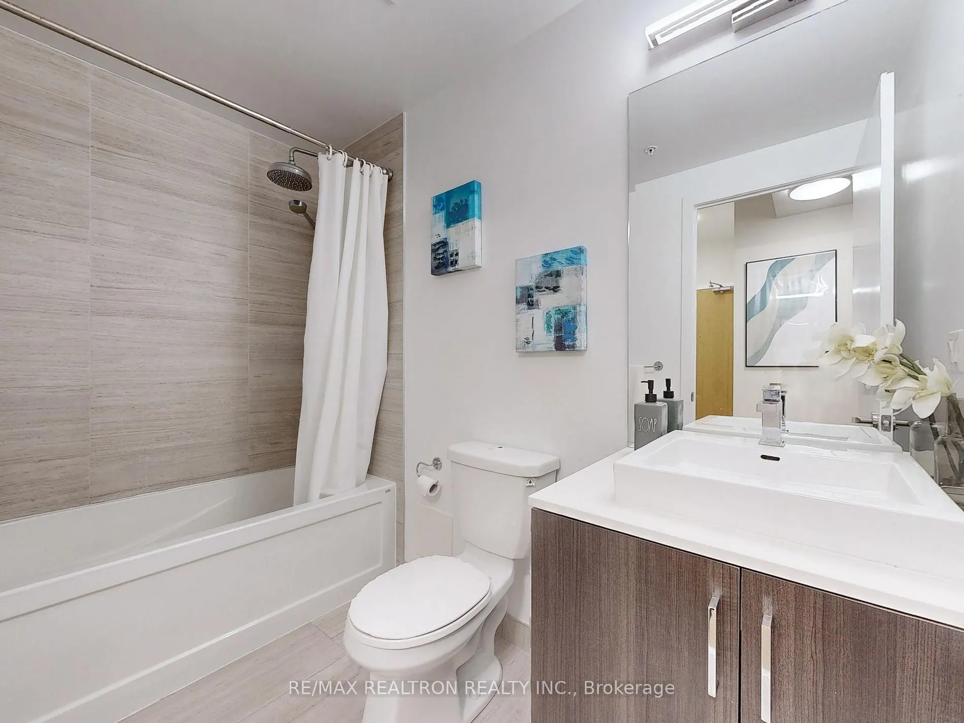 36 Howard Park Ave, #302
