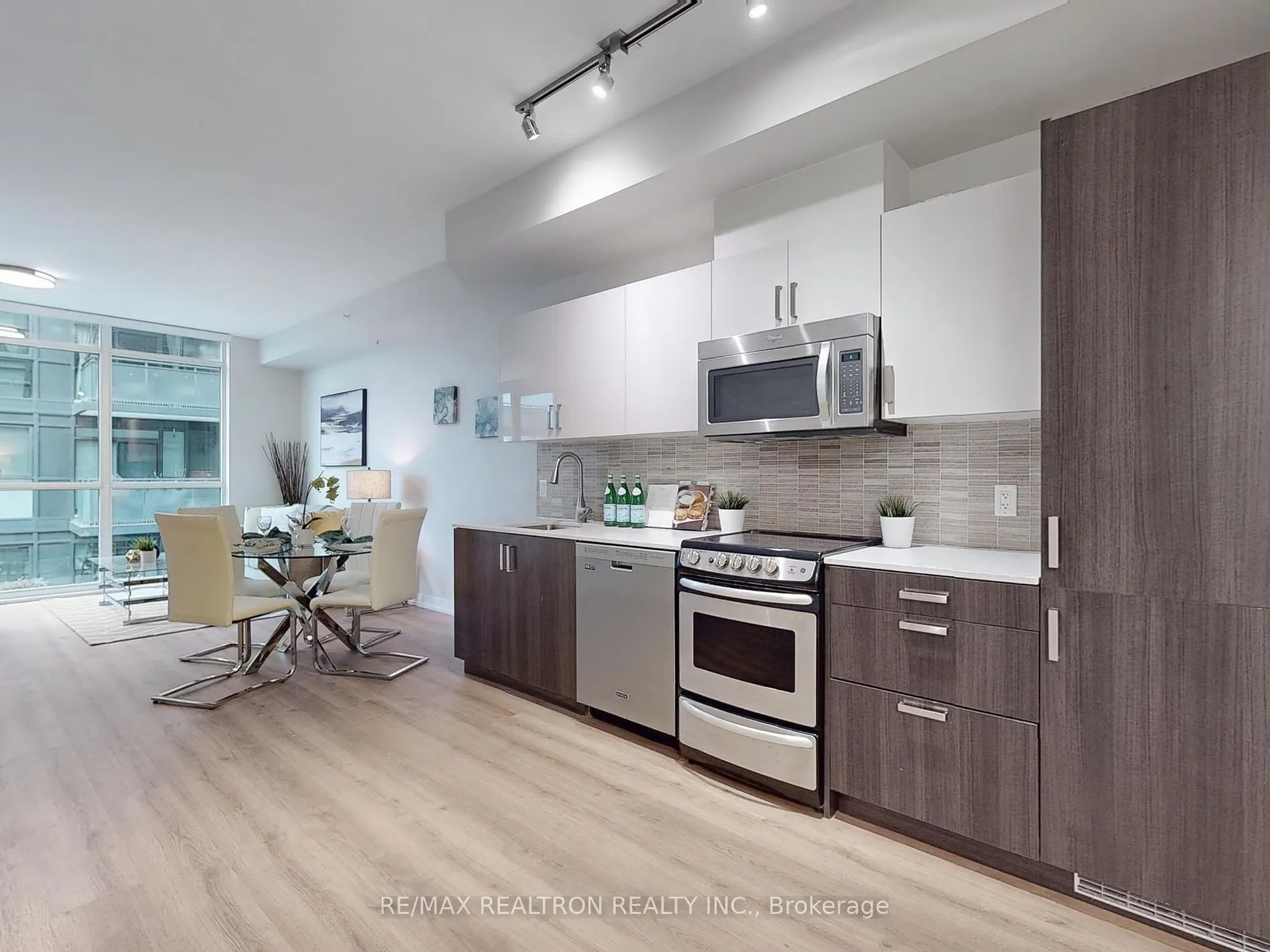 36 Howard Park Ave, #302
