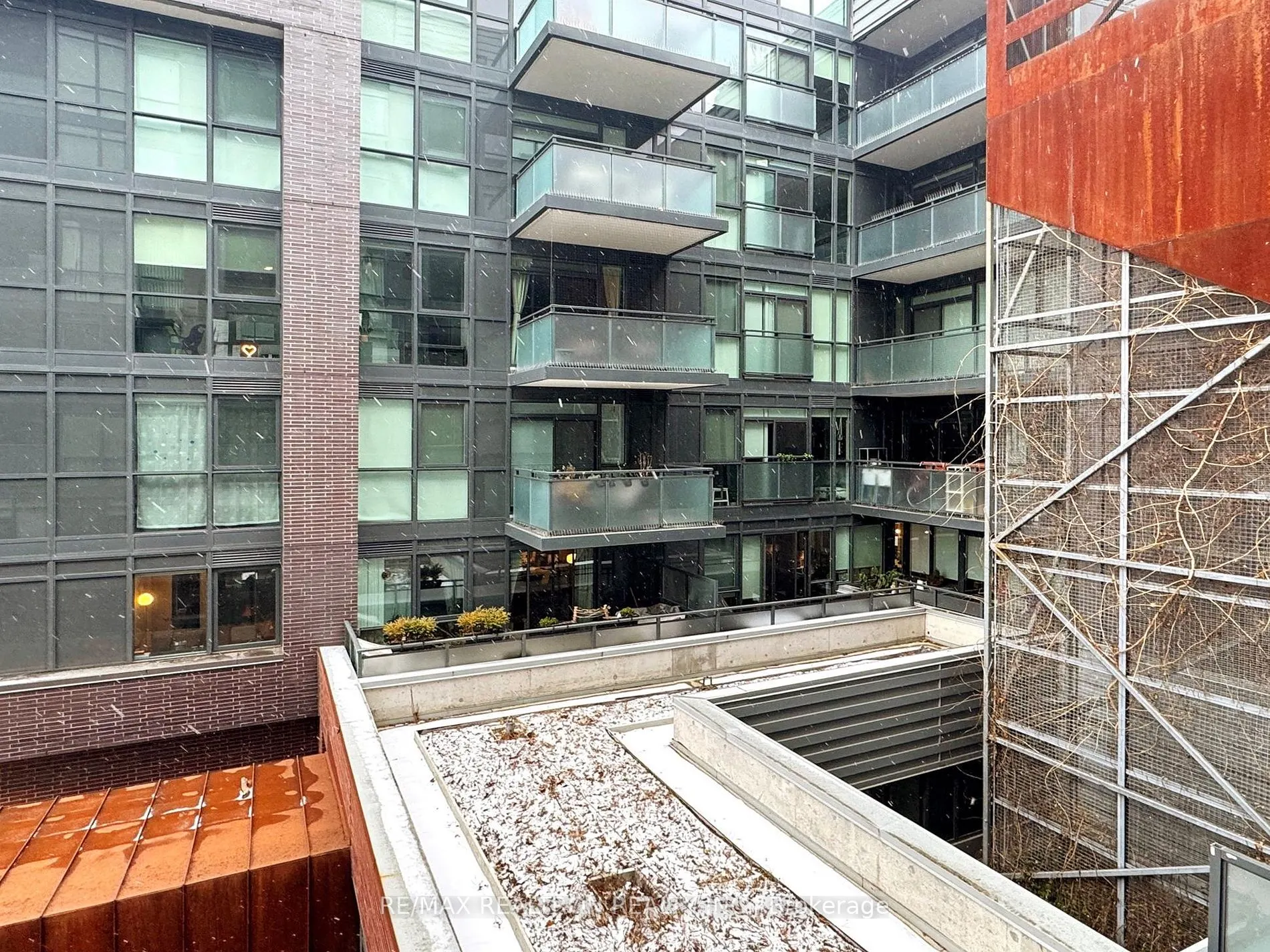 36 Howard Park Ave, #302