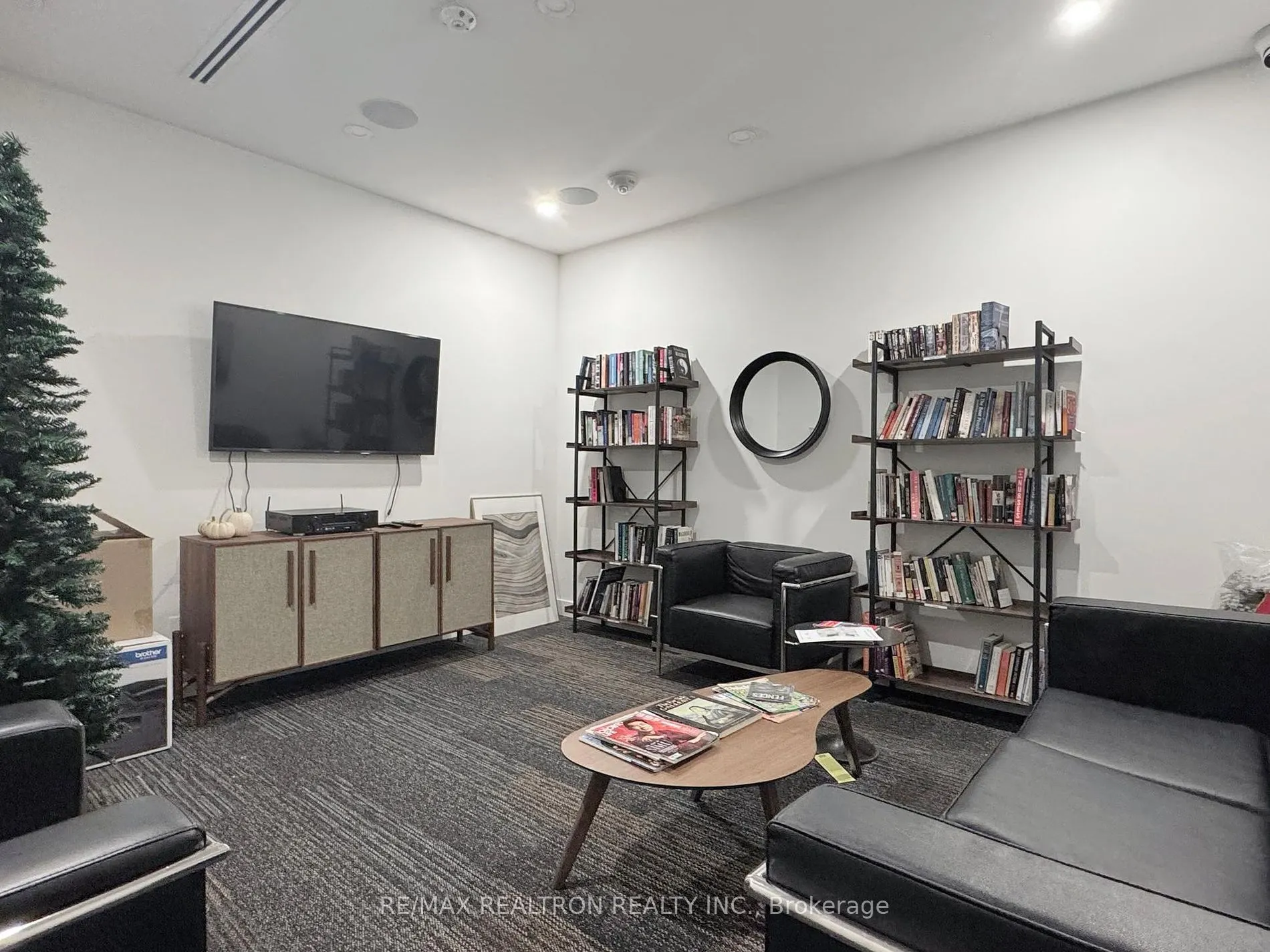 36 Howard Park Ave, #302