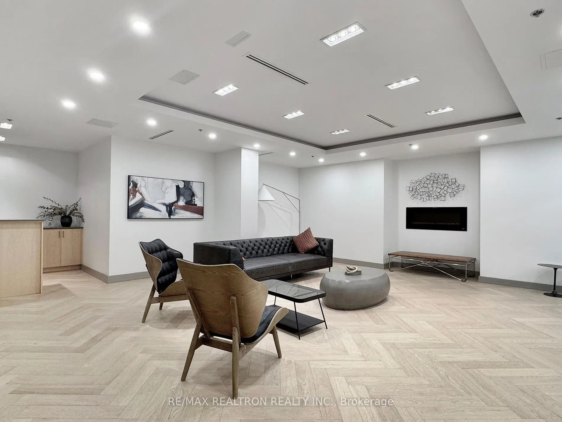 36 Howard Park Ave, #302