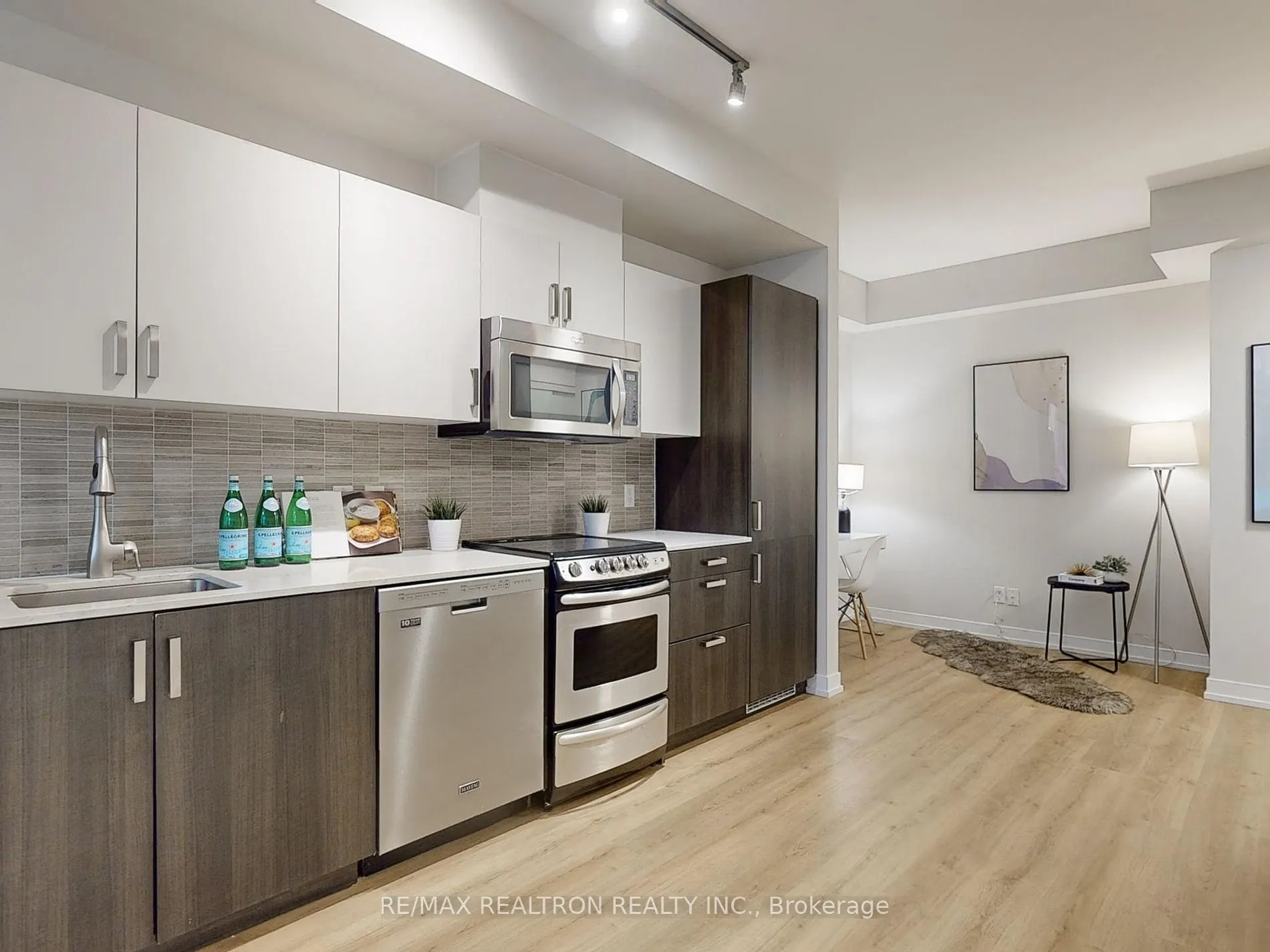 36 Howard Park Ave, #302