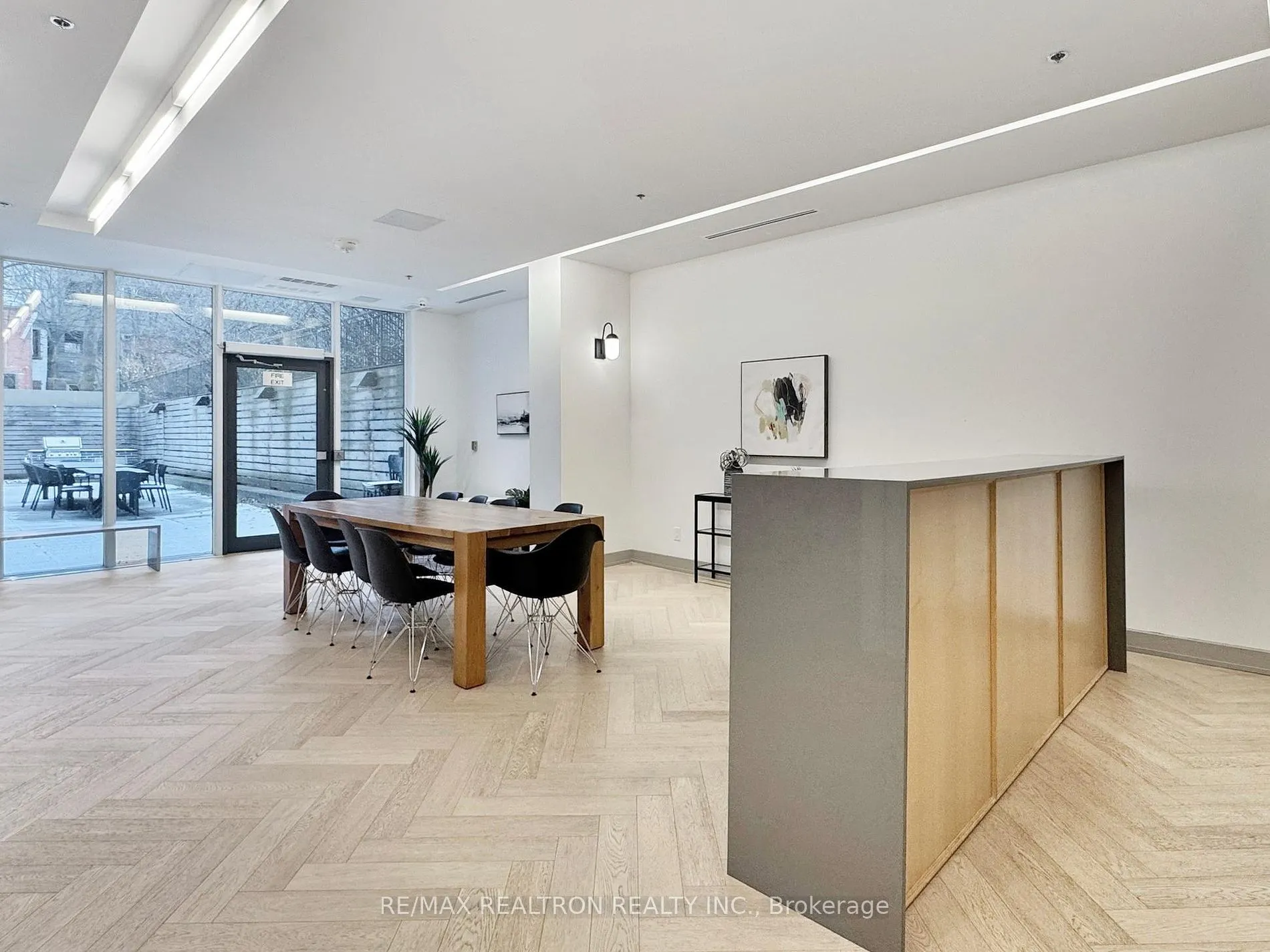36 Howard Park Ave, #302
