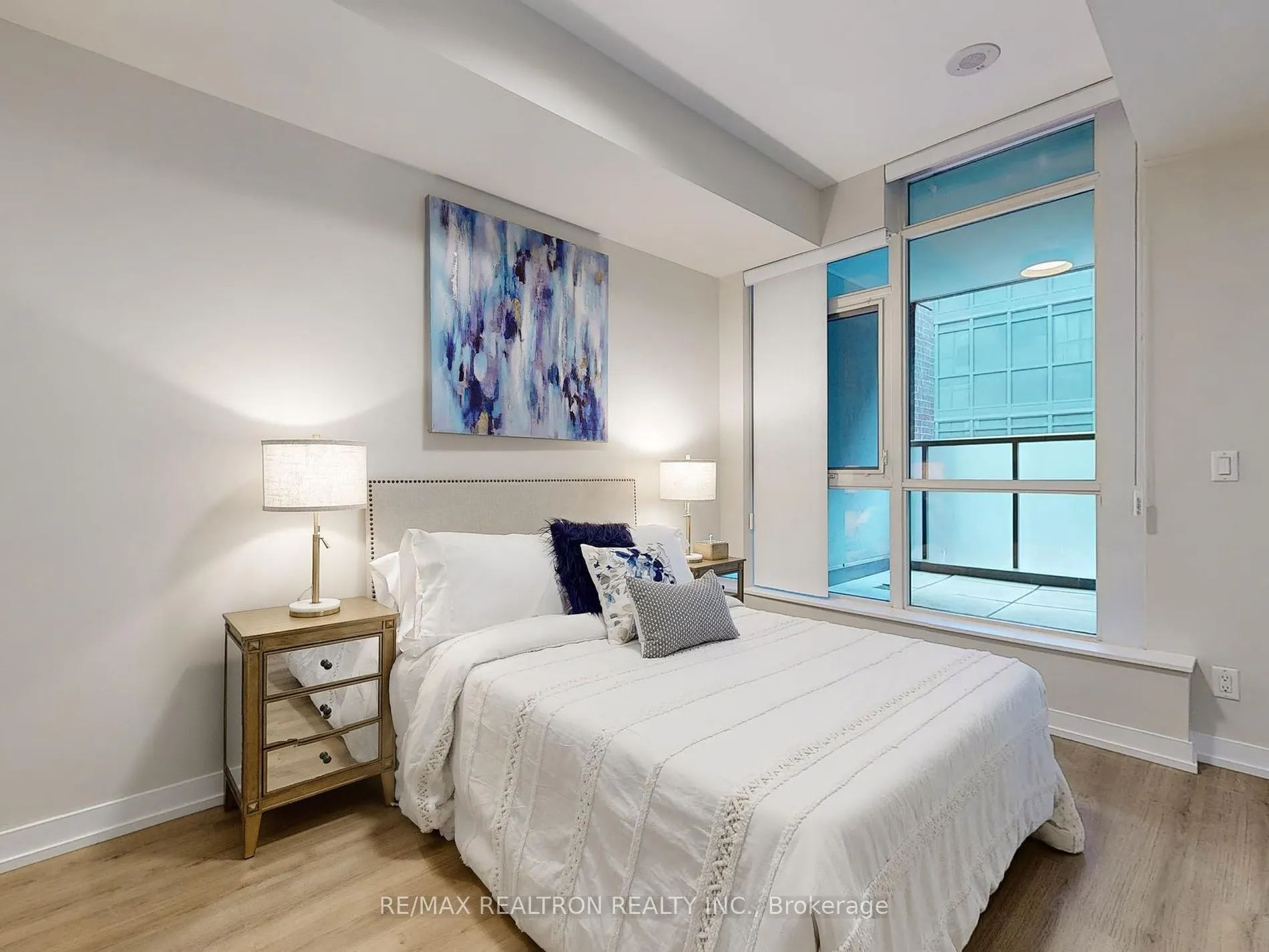 36 Howard Park Ave, #302