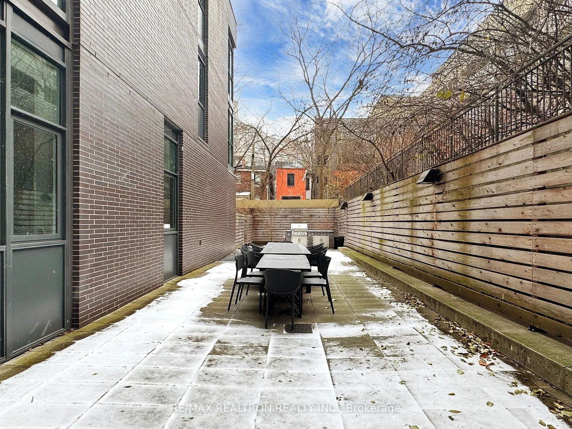 36 Howard Park Ave, #302