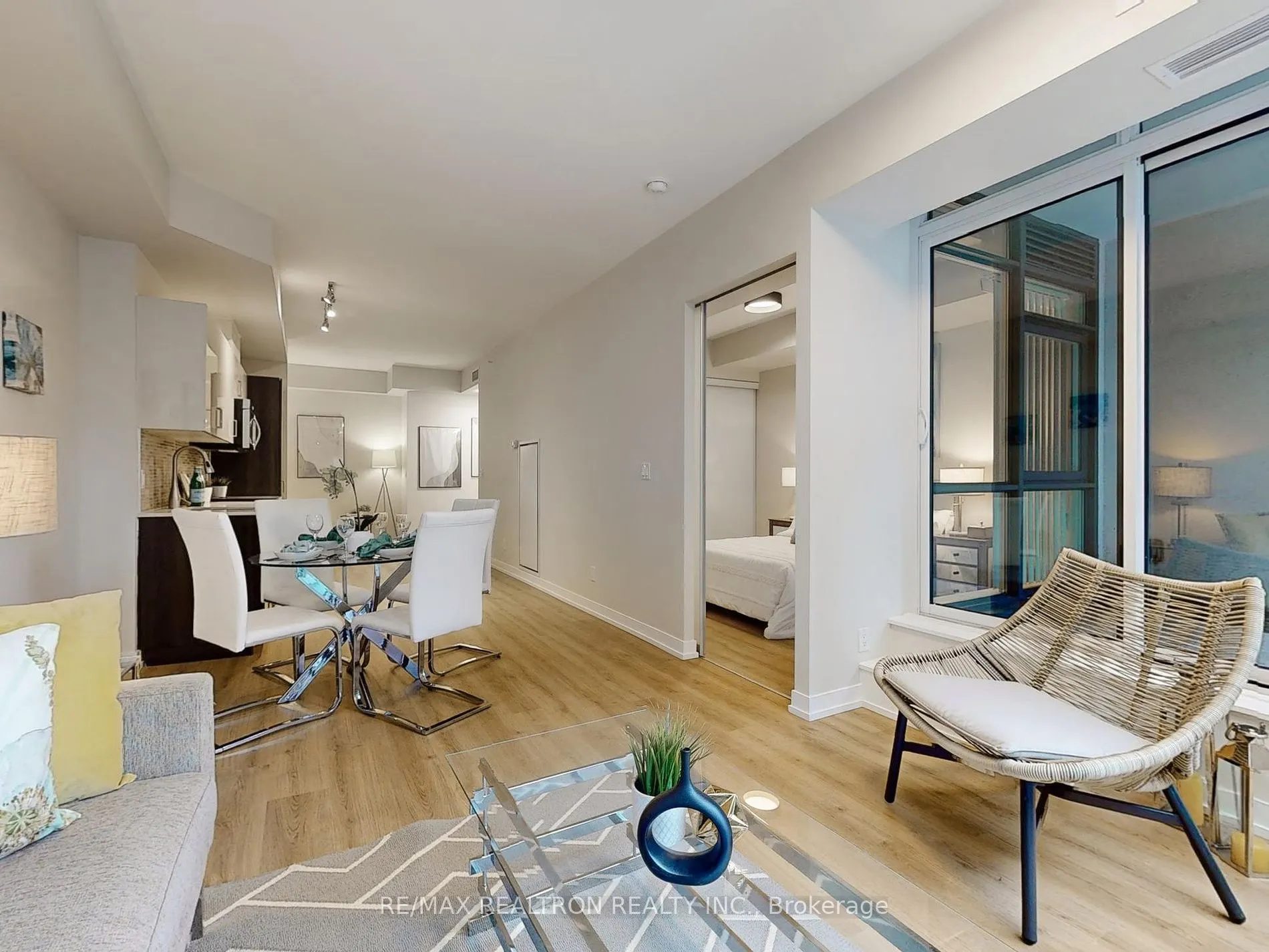 36 Howard Park Ave, #302