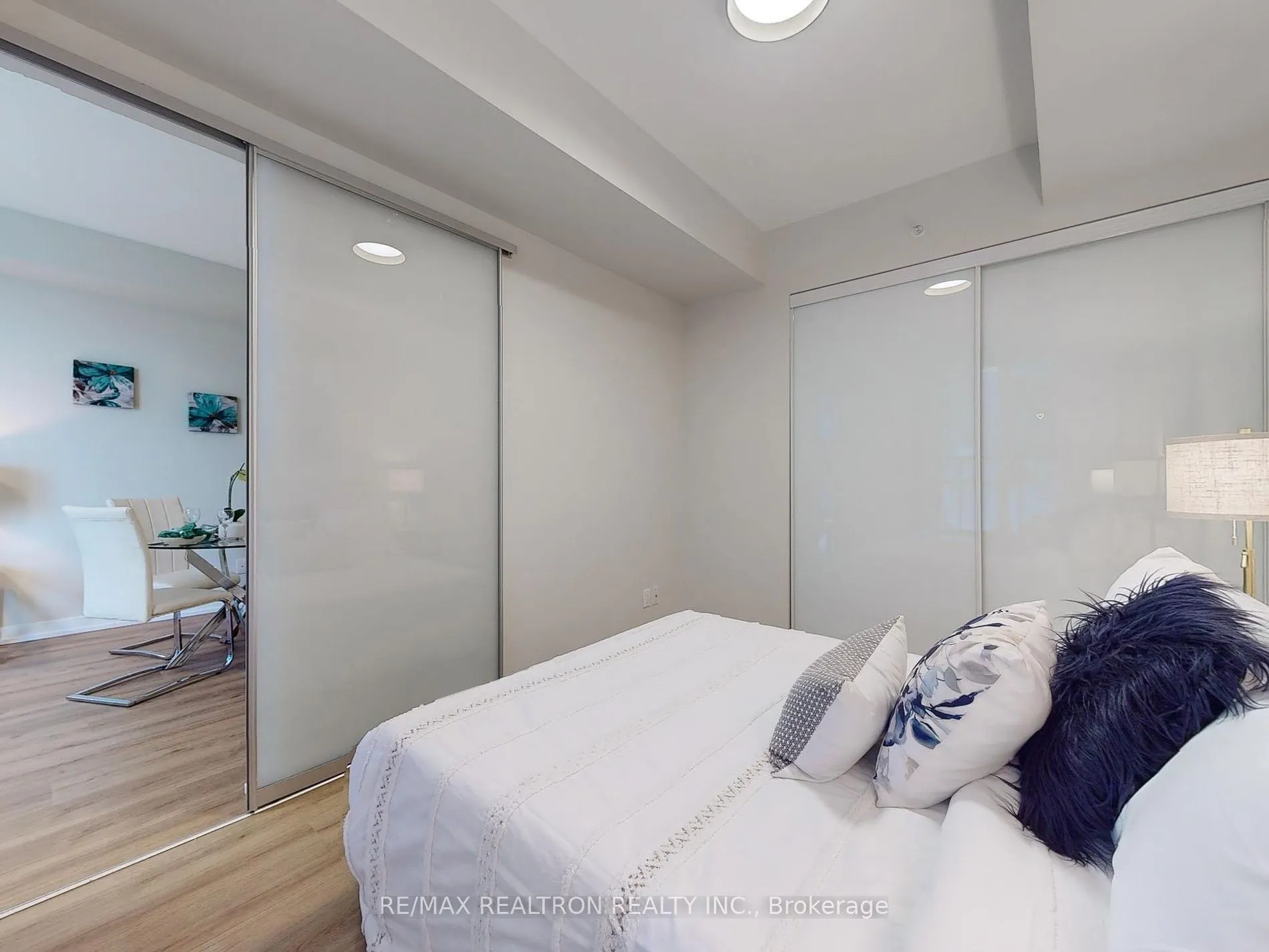 36 Howard Park Ave, #302