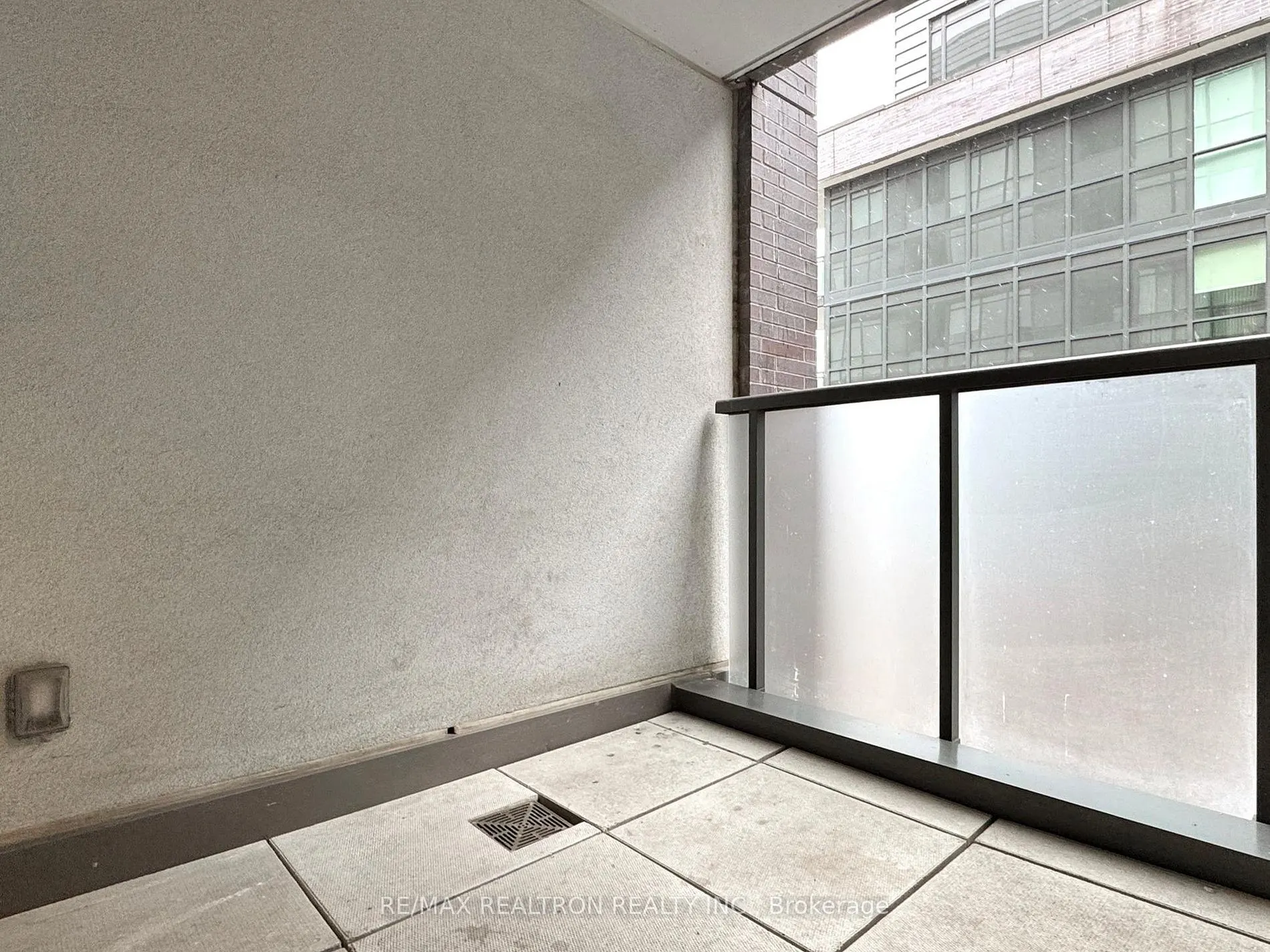 36 Howard Park Ave, #302
