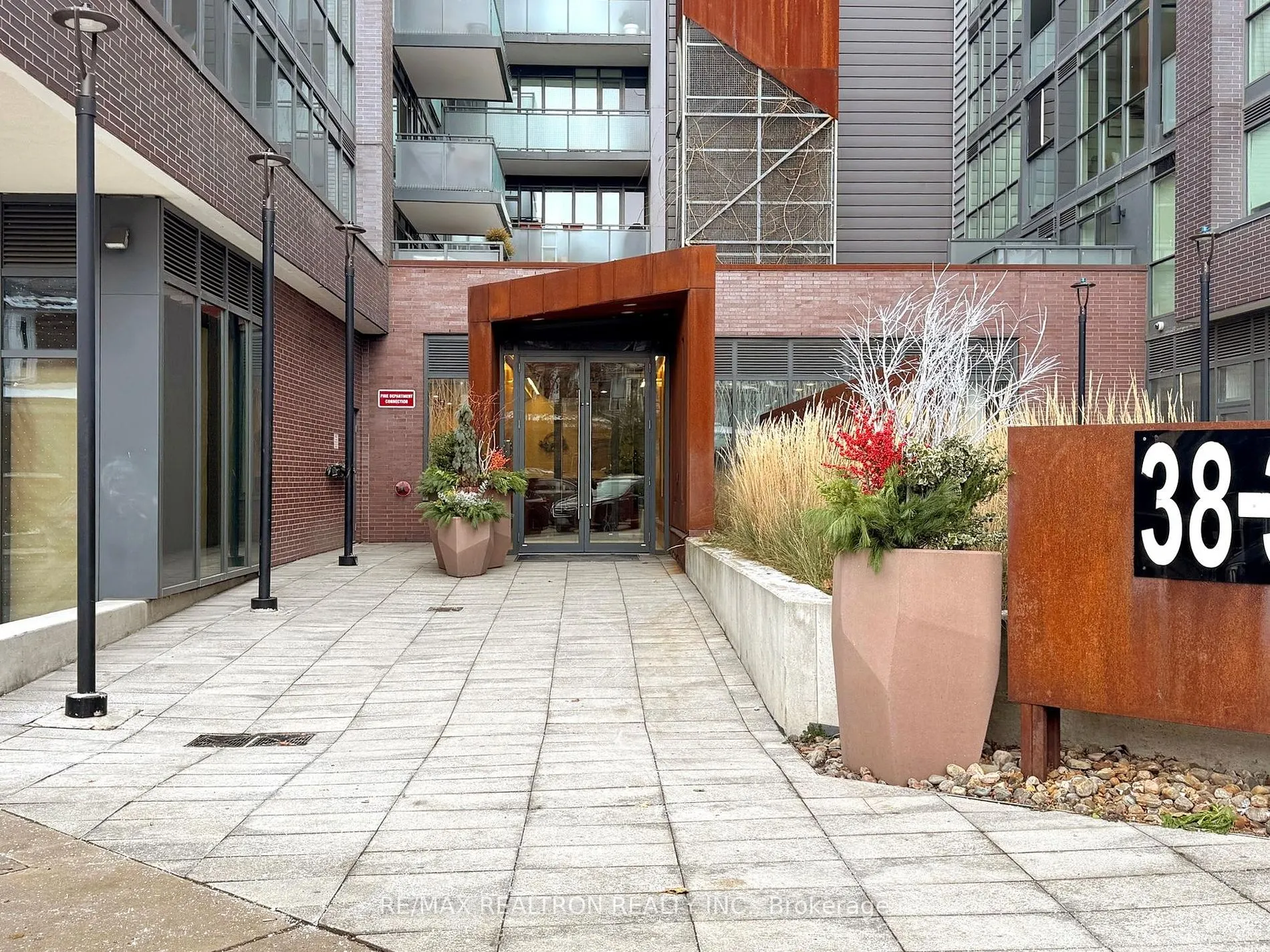 36 Howard Park Ave, #302