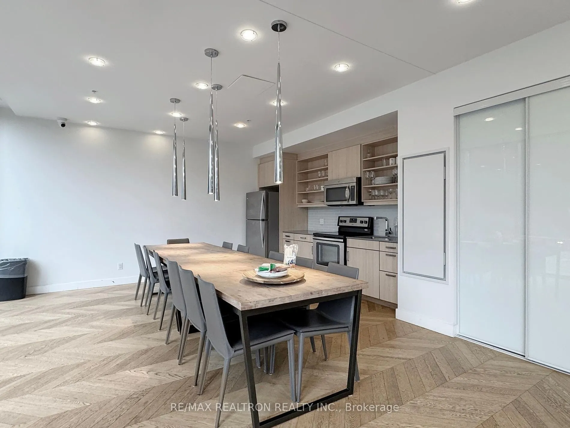 36 Howard Park Ave, #302