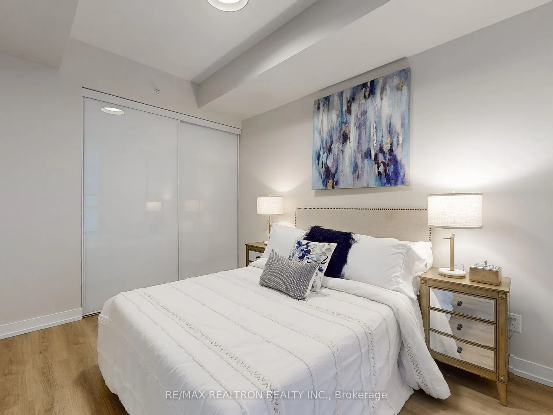 36 Howard Park Ave, #302